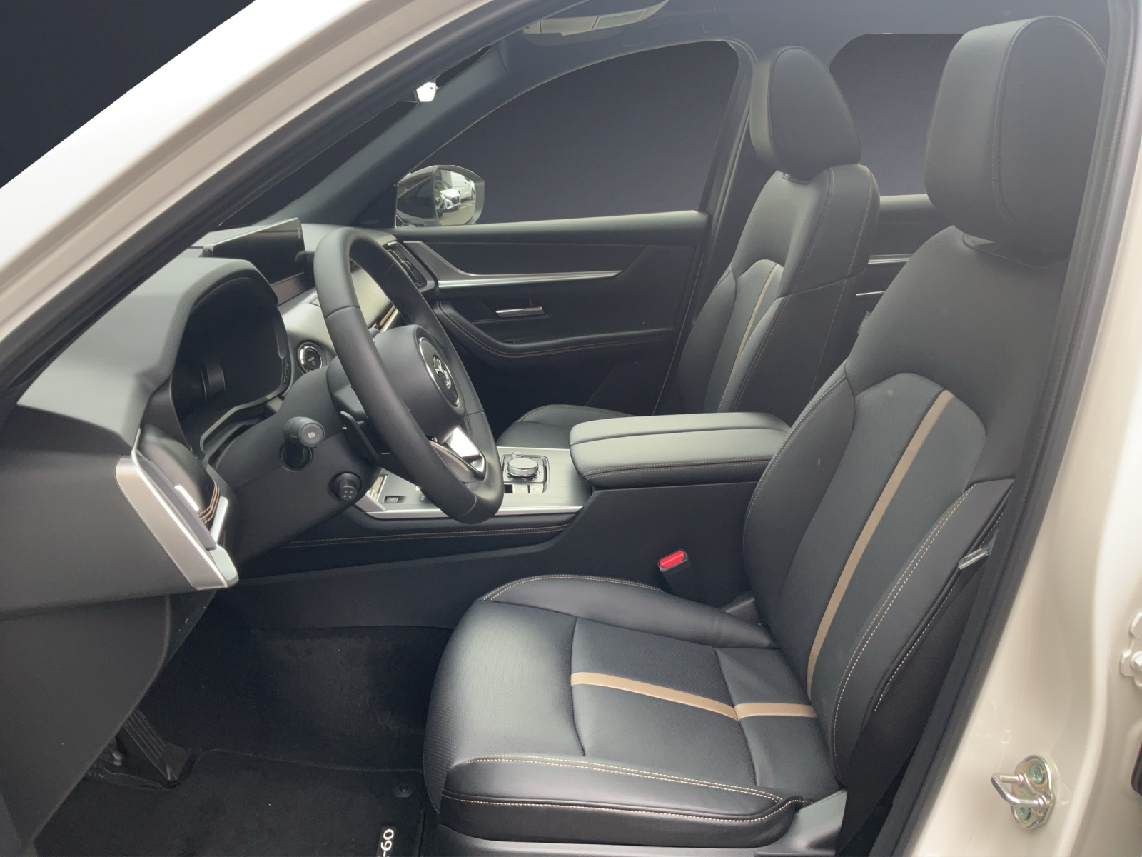 MAZDA CX-60 e-SKYACTIV PHEV 8AT AWD Homura Plus-image-5