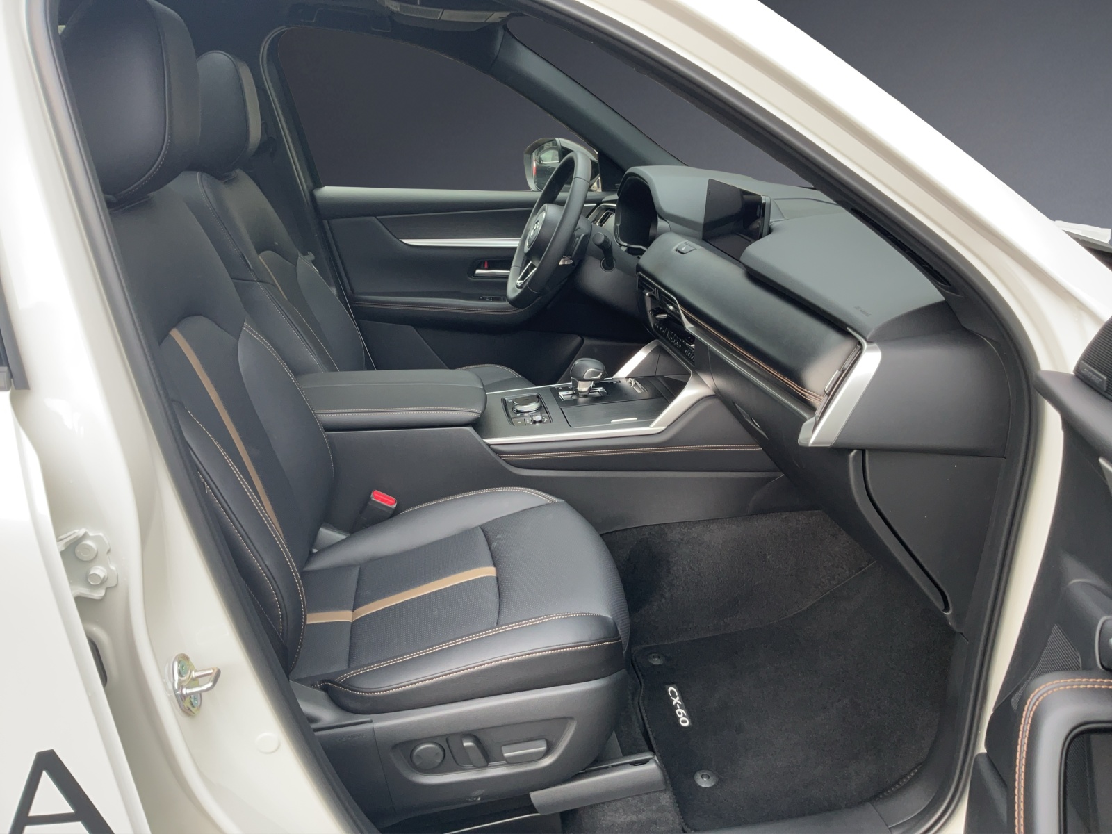 MAZDA CX-60 e-SKYACTIV PHEV 8AT AWD Homura Plus-image-6