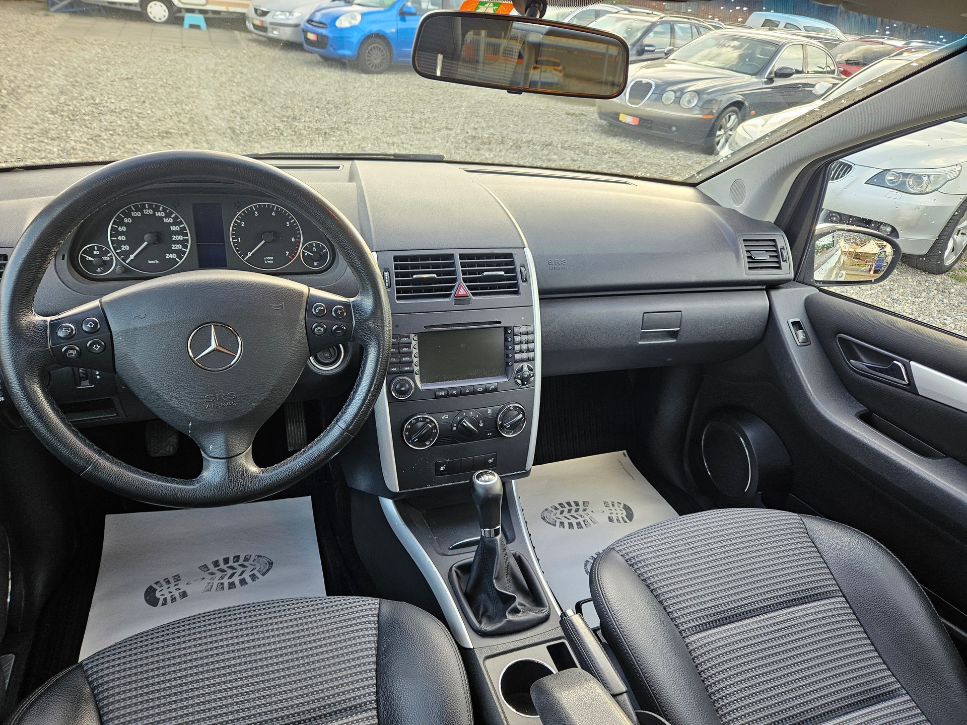 MERCEDES-BENZ A 200 Avantgarde-image-10
