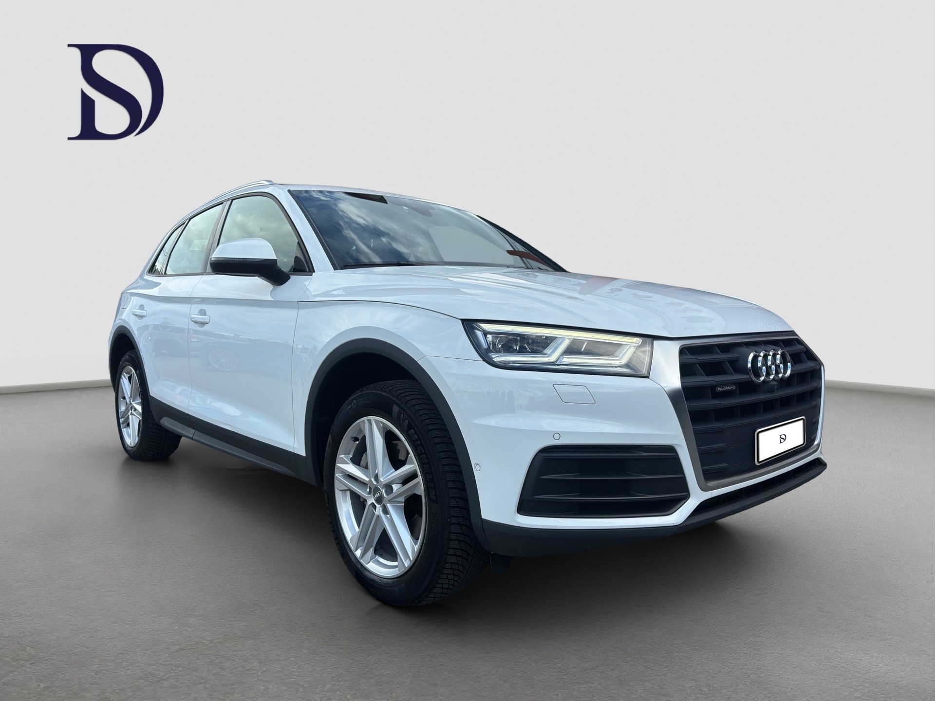 AUDI Q5 2.0 TFSI quattro S-tronic-showroom-element-2
