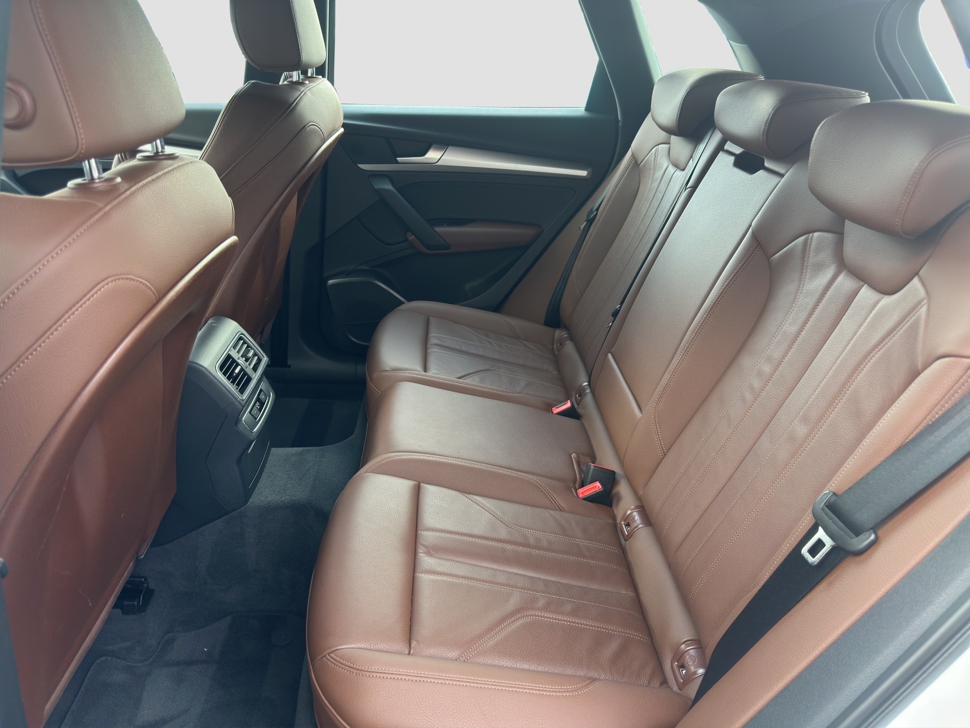 AUDI Q5 2.0 TFSI quattro S-tronic-image-15