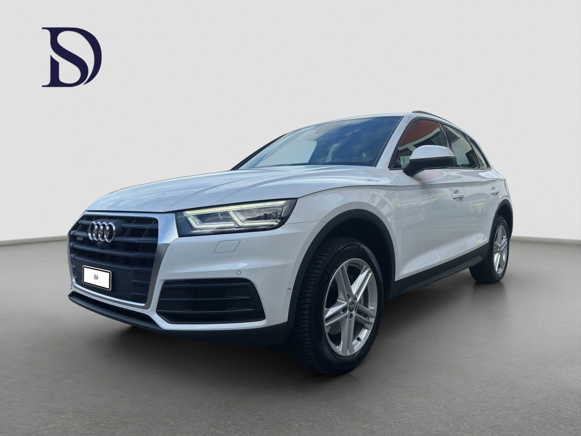 AUDI Q5 2.0 TFSI quattro S-tronic-showroom-element-1