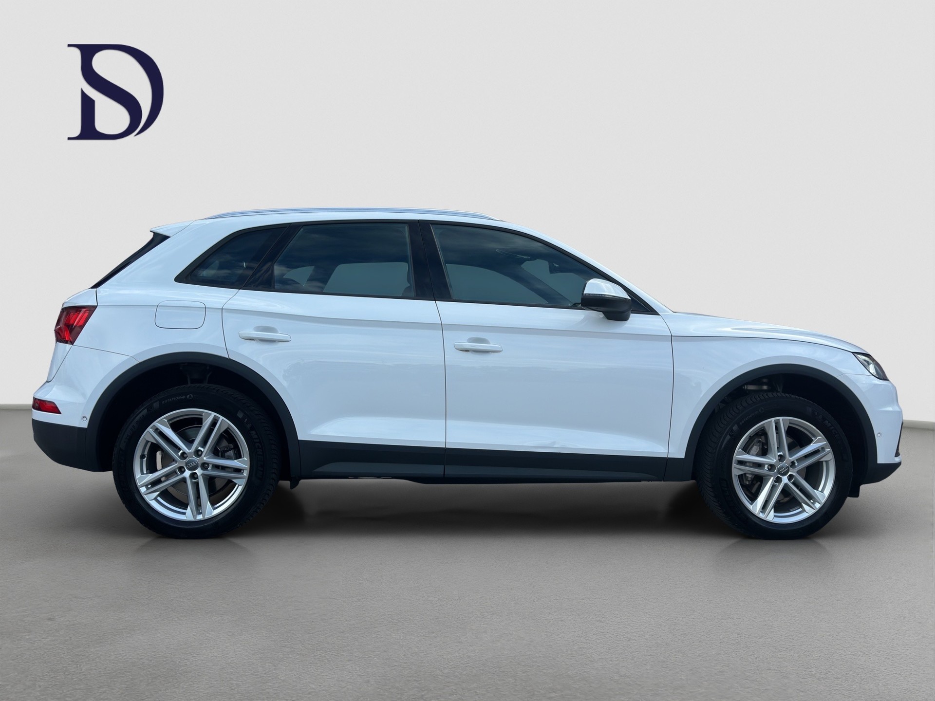 AUDI Q5 2.0 TFSI quattro S-tronic-showroom-element-3