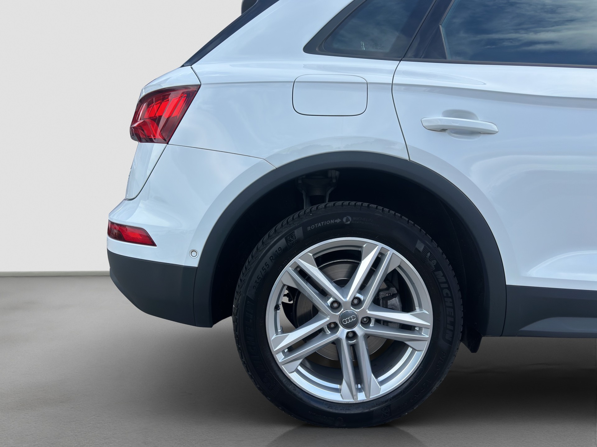 AUDI Q5 2.0 TFSI quattro S-tronic-image-10