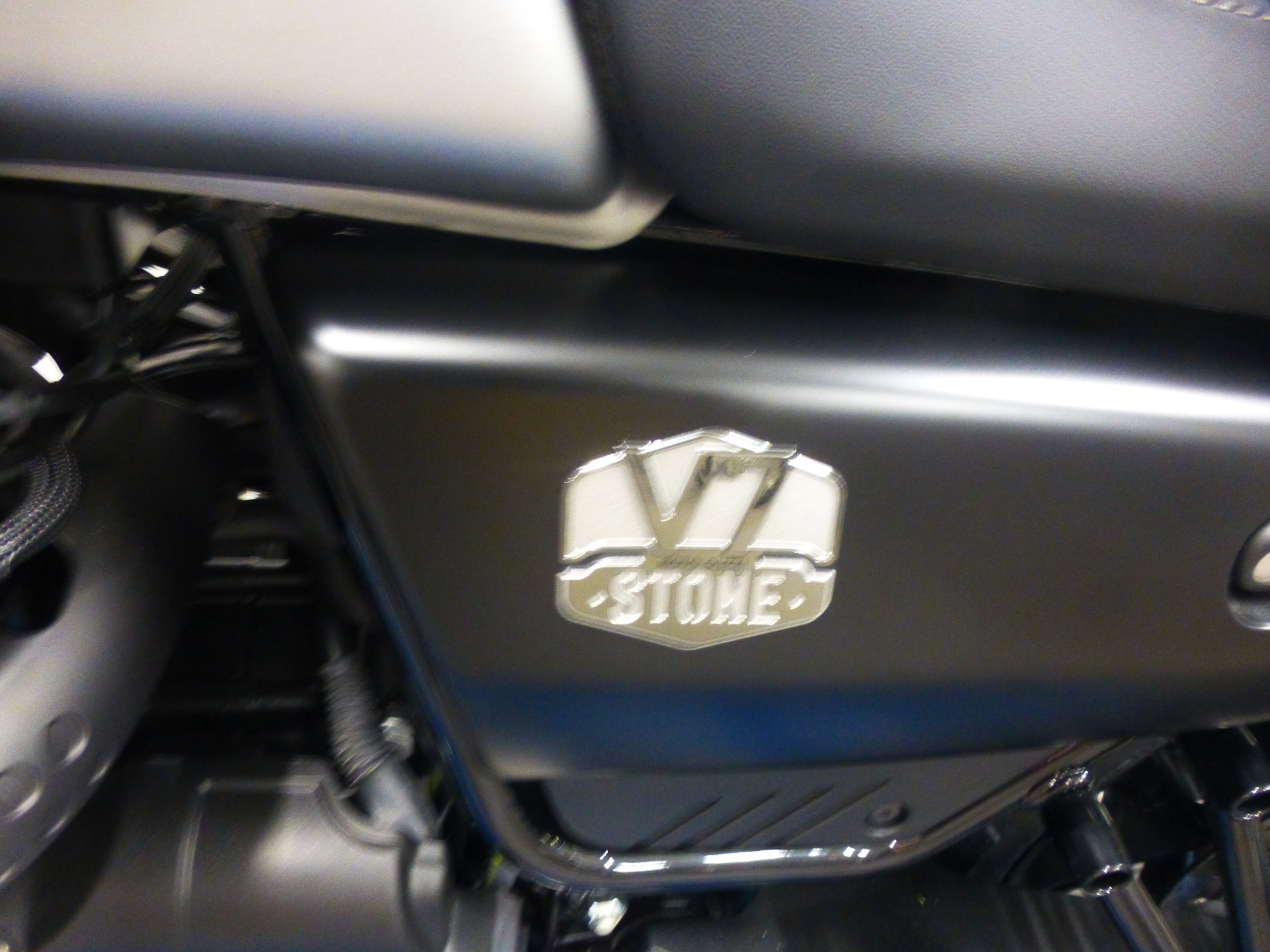 MOTO GUZZI V7 IV 850 Stone-image-4