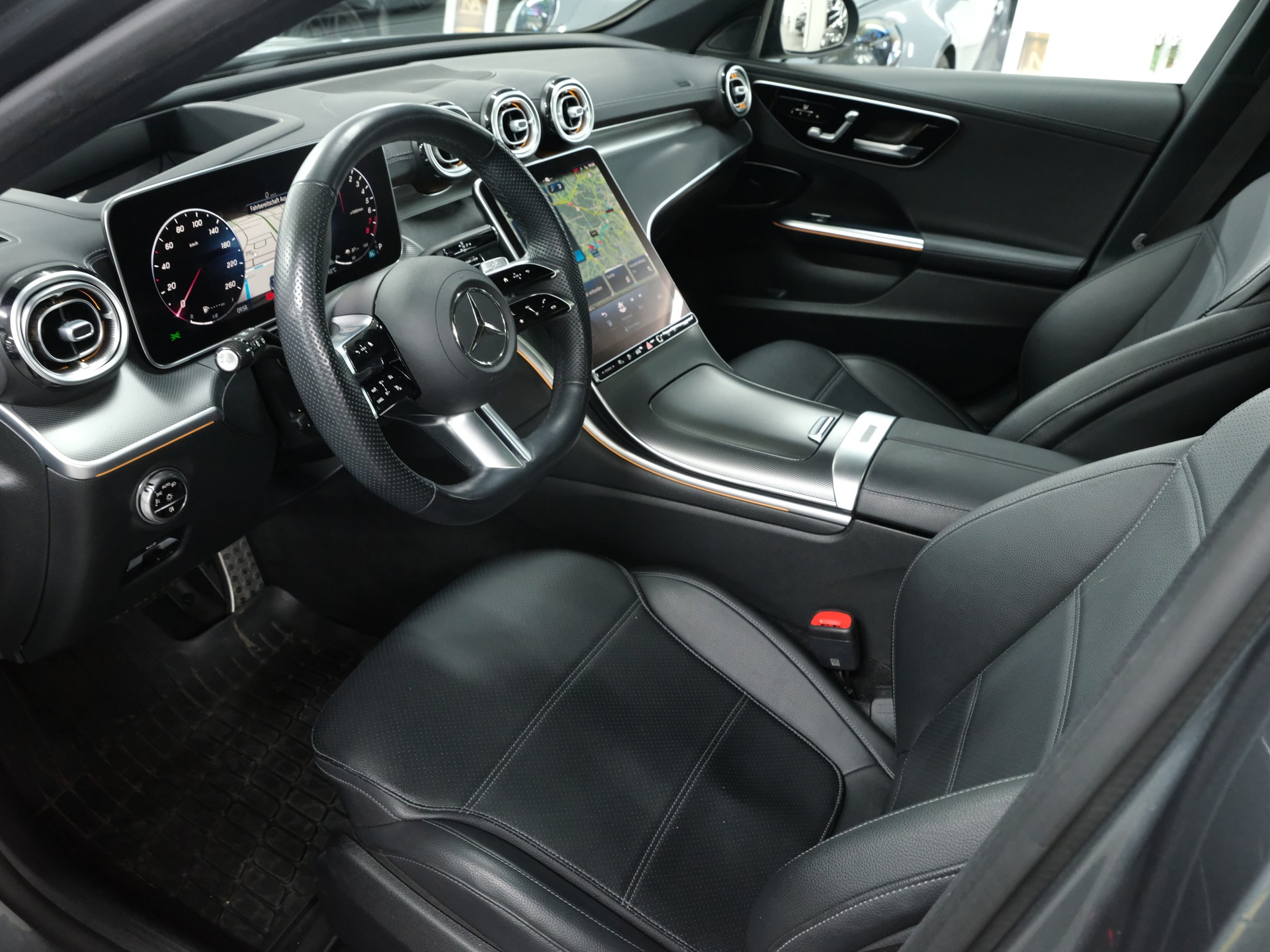 MERCEDES-BENZ C 300 e T AMG Line *Premium Plus Paket* *Winterpaket* *Pano*-image-12
