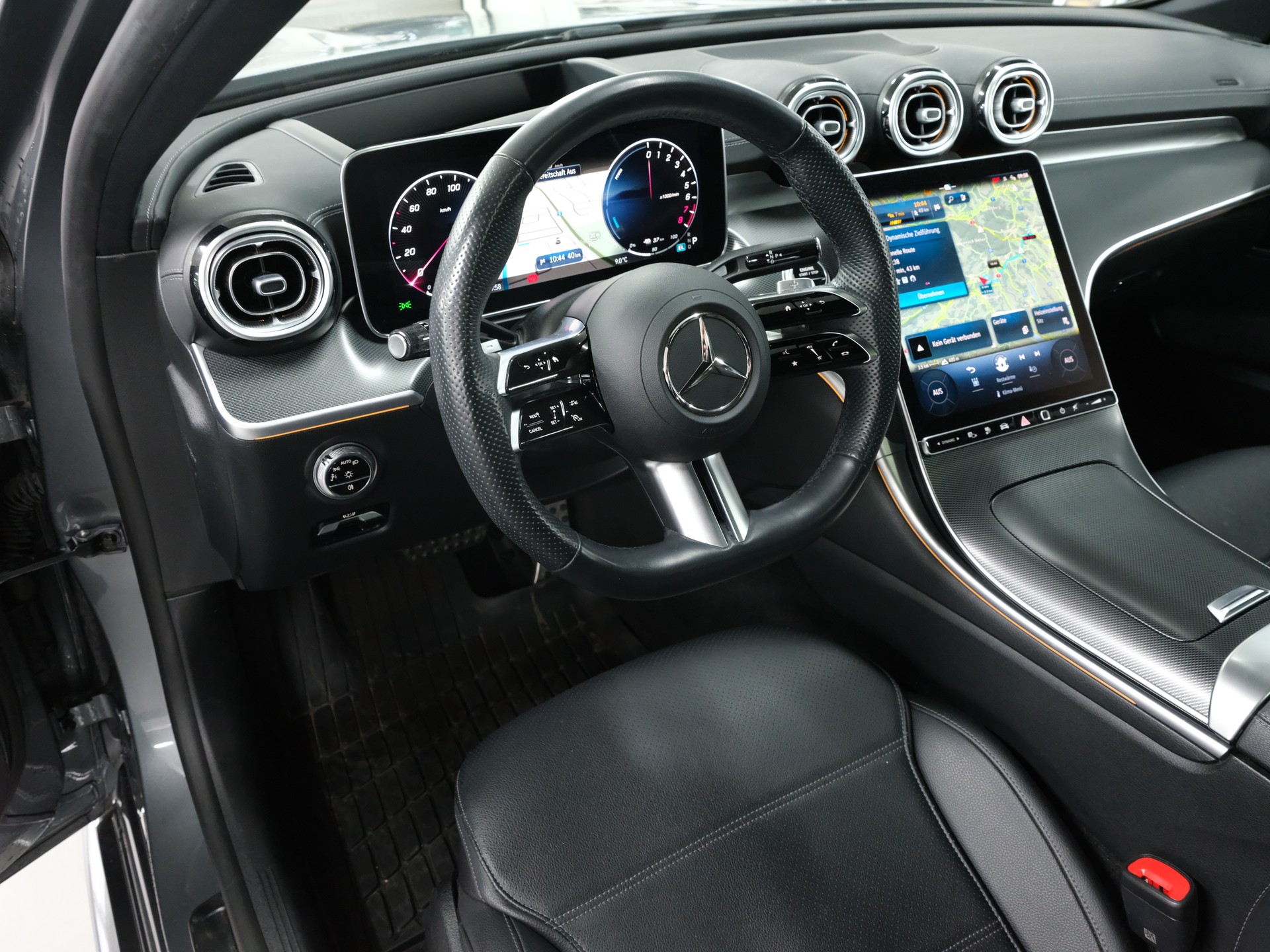 MERCEDES-BENZ C 300 e T AMG Line *Premium Plus Paket* *Winterpaket* *Pano*-image-11