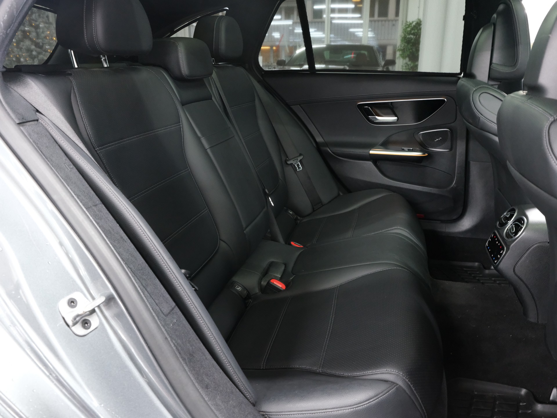 MERCEDES-BENZ C 300 e T AMG Line *Premium Plus Paket* *Winterpaket* *Pano*-image-15