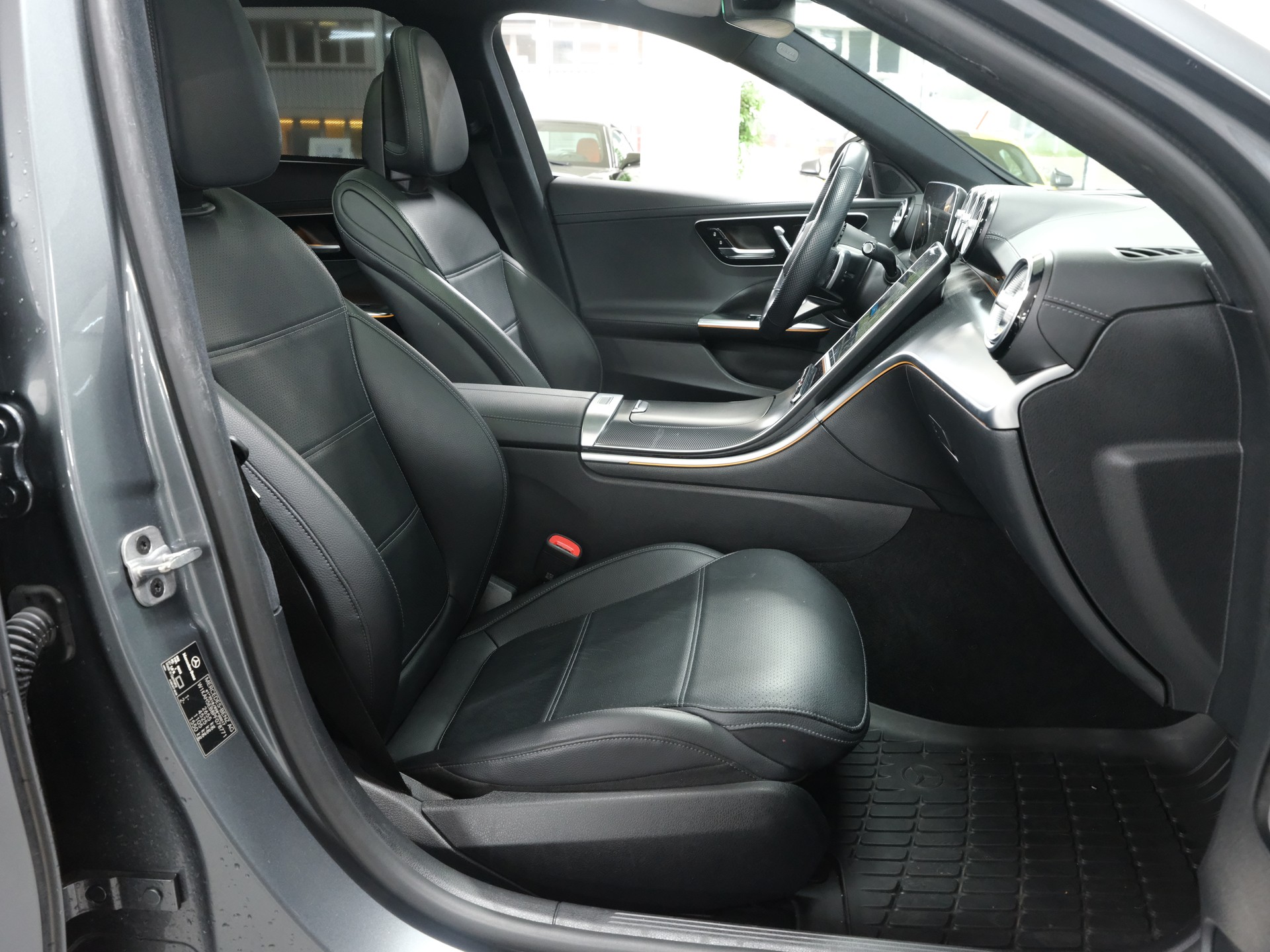 MERCEDES-BENZ C 300 e T AMG Line *Premium Plus Paket* *Winterpaket* *Pano*-image-17