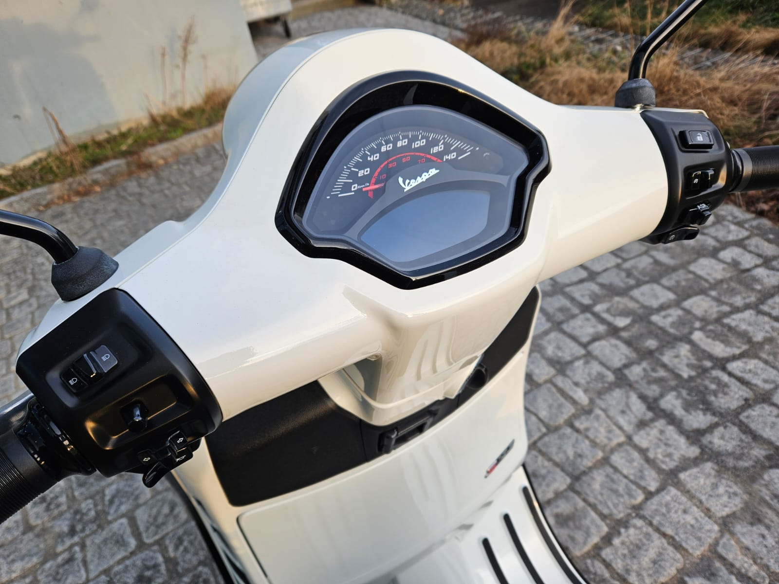 PIAGGIO Vespa GTS 125 Super Sport ABS-image-5