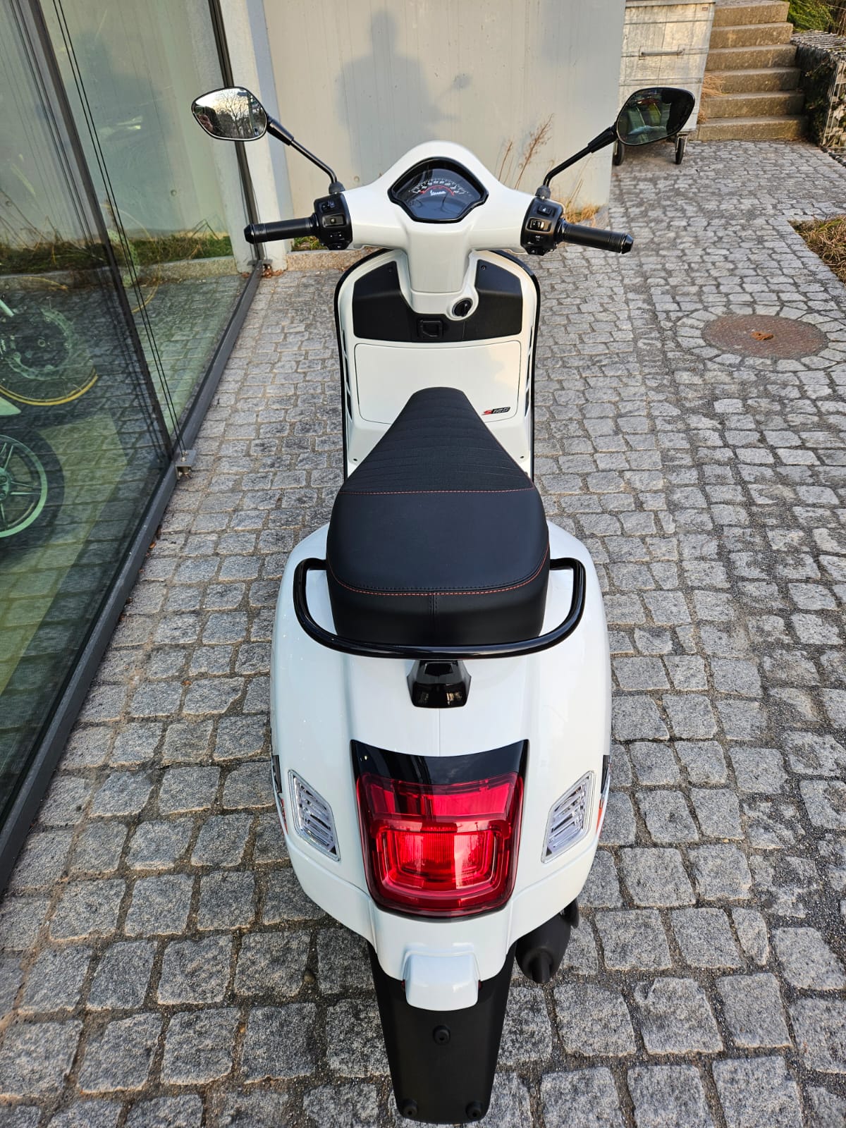 PIAGGIO Vespa GTS 125 Super Sport ABS-image-7