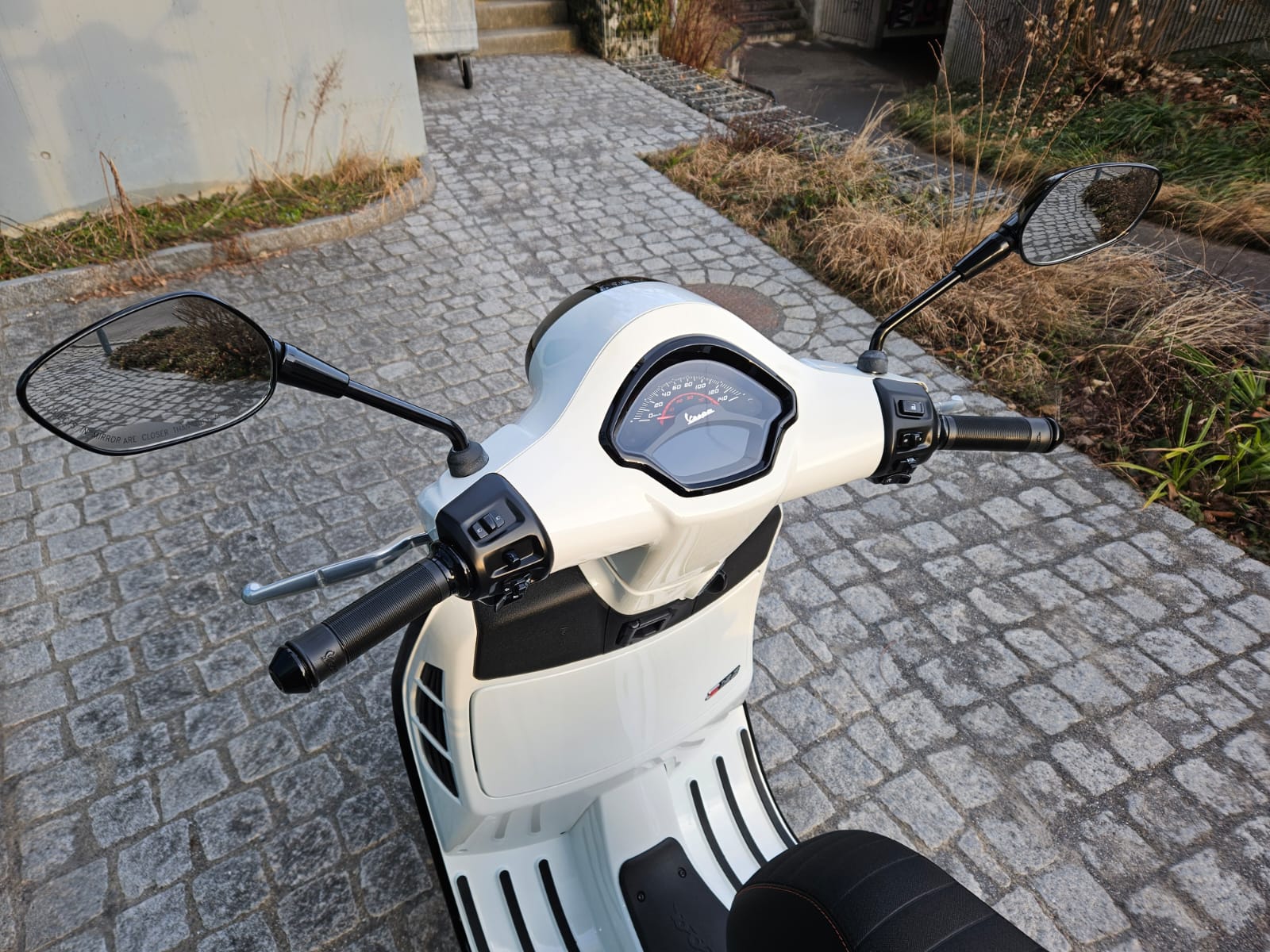 PIAGGIO Vespa GTS 125 Super Sport ABS-image-4