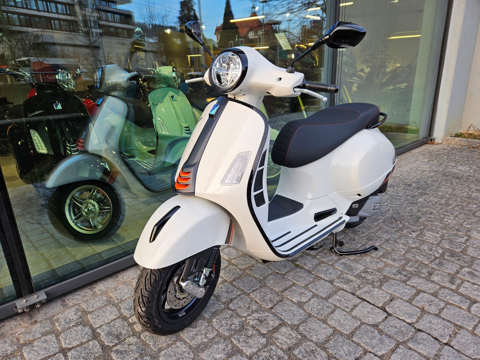 PIAGGIO Vespa GTS 125 Super Sport ABS-image-3
