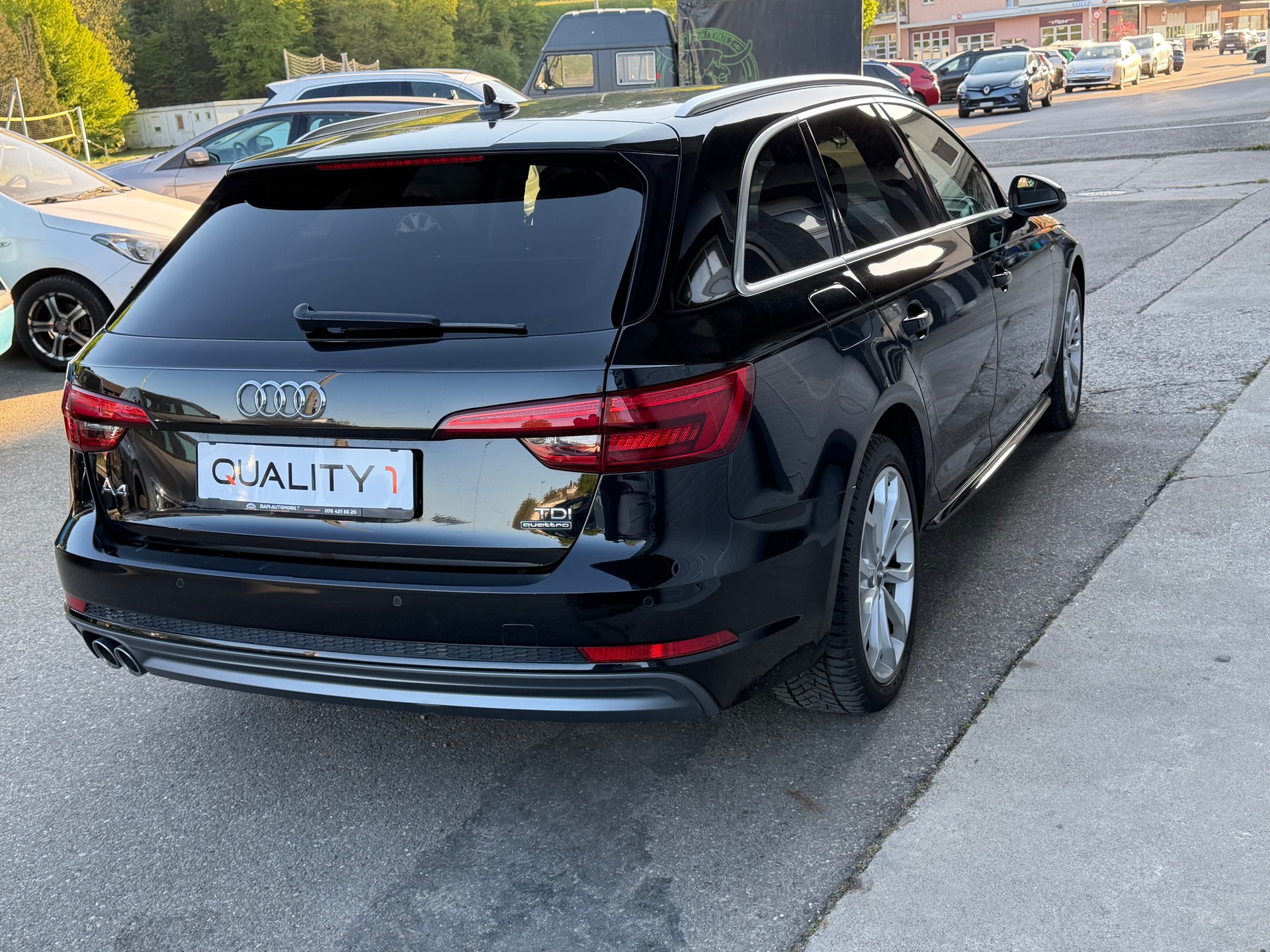 AUDI A4 Avant 2.0 TDI quattro S-tronic S-Line-image-3