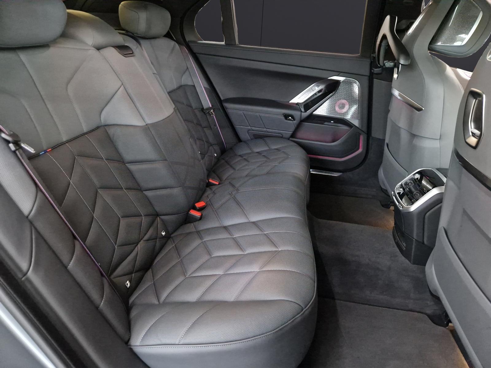 BMW i7 xDrive60-image-13