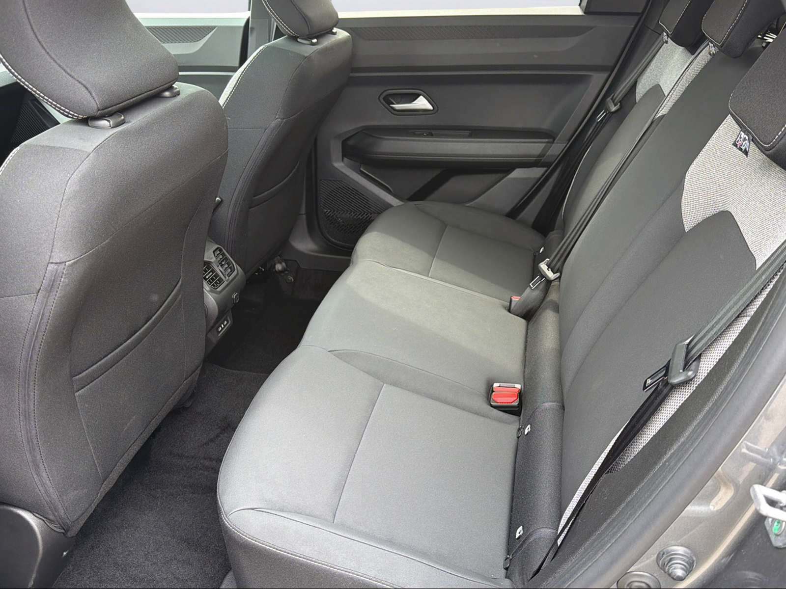 DACIA Bigster 1.8 Hybrid Journey-image-6
