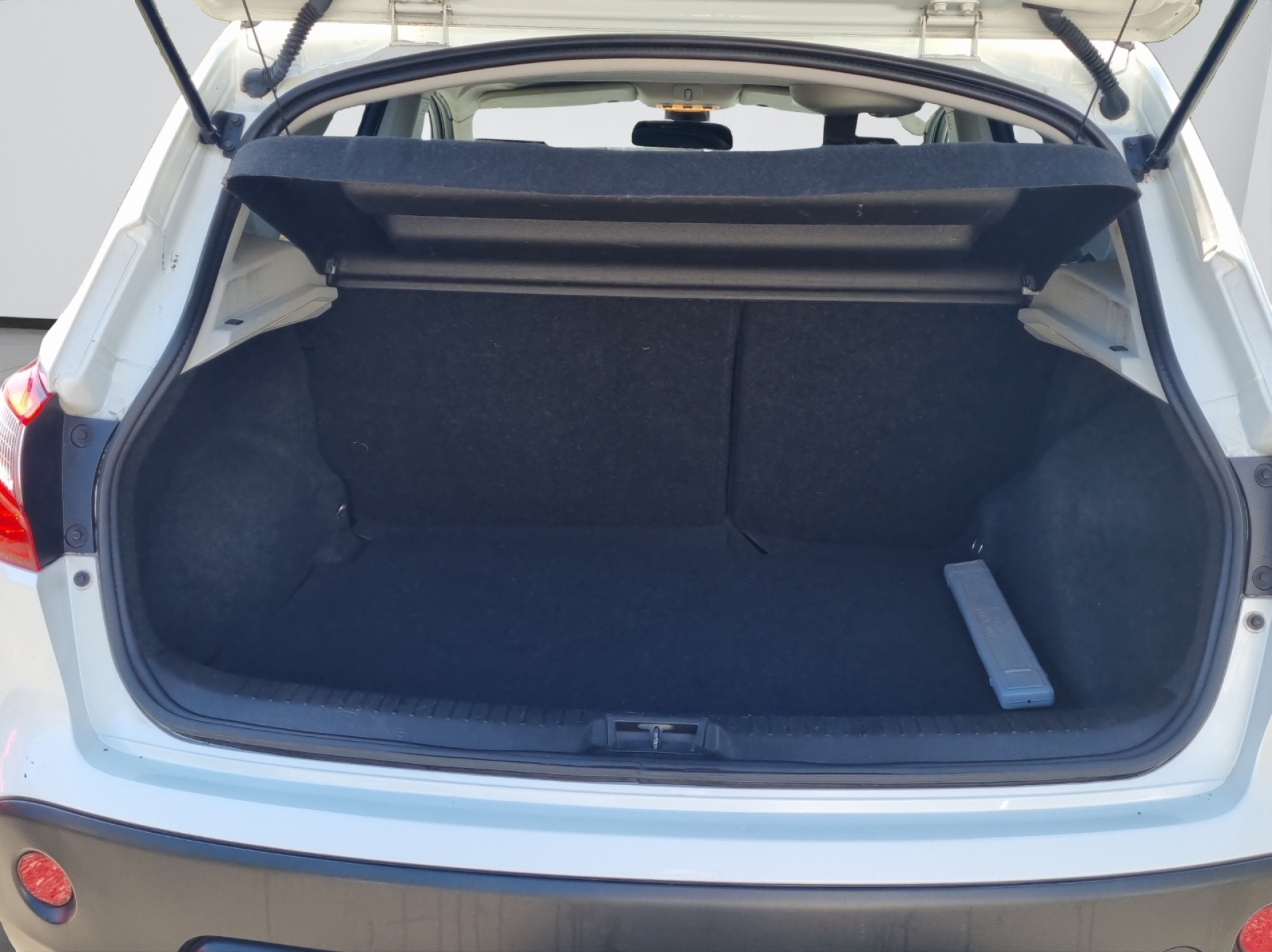 NISSAN Qashqai 1.6 16V dCi Tekna 4x4-image-14