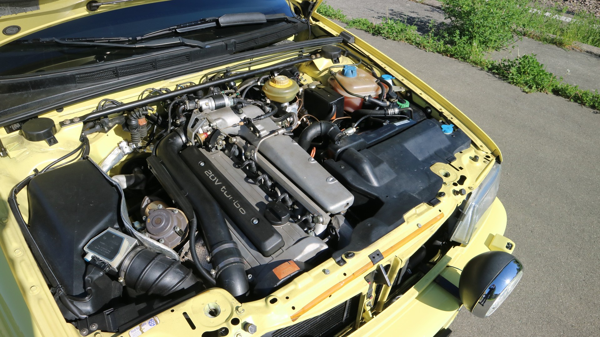 AUDI Coupé S2 quattro Turbo-image-7