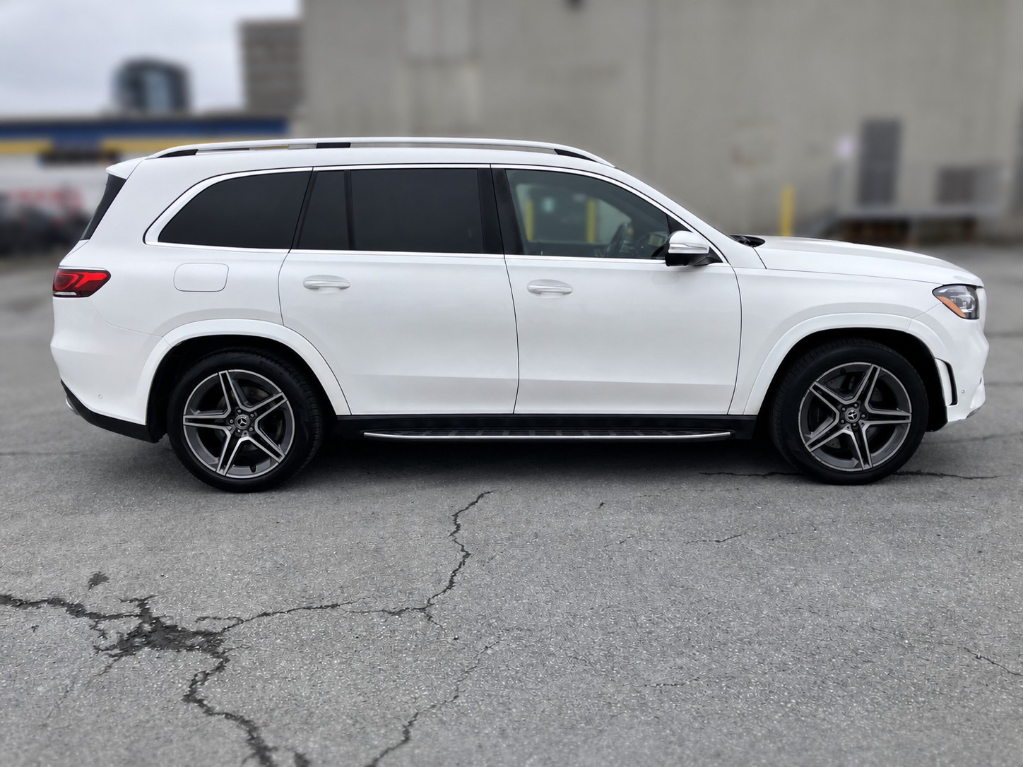MERCEDES-BENZ GLS 450 AMG Line 4matic-image-4