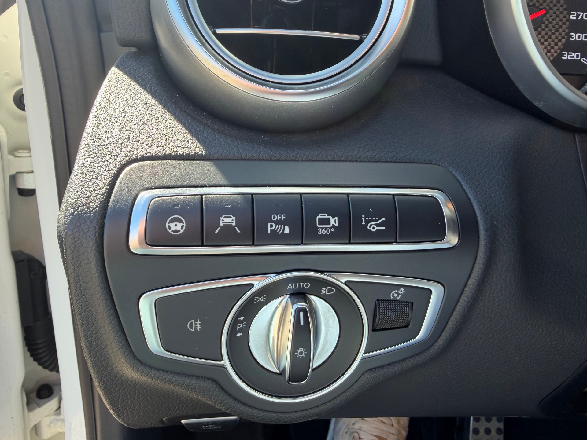 MERCEDES-BENZ C 63 S Cabriolet AMG Speedshift-image-11