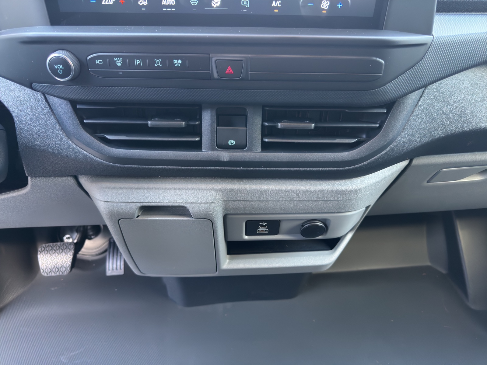 FORD Transit Custom Van 320 L1 2.0 EcoBlue 136 Trend-image-8