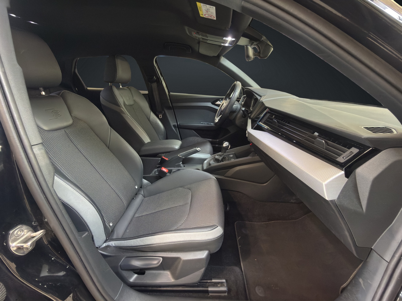 AUDI A1 Sportback 30 TFSI Attraction S-tronic-image-12