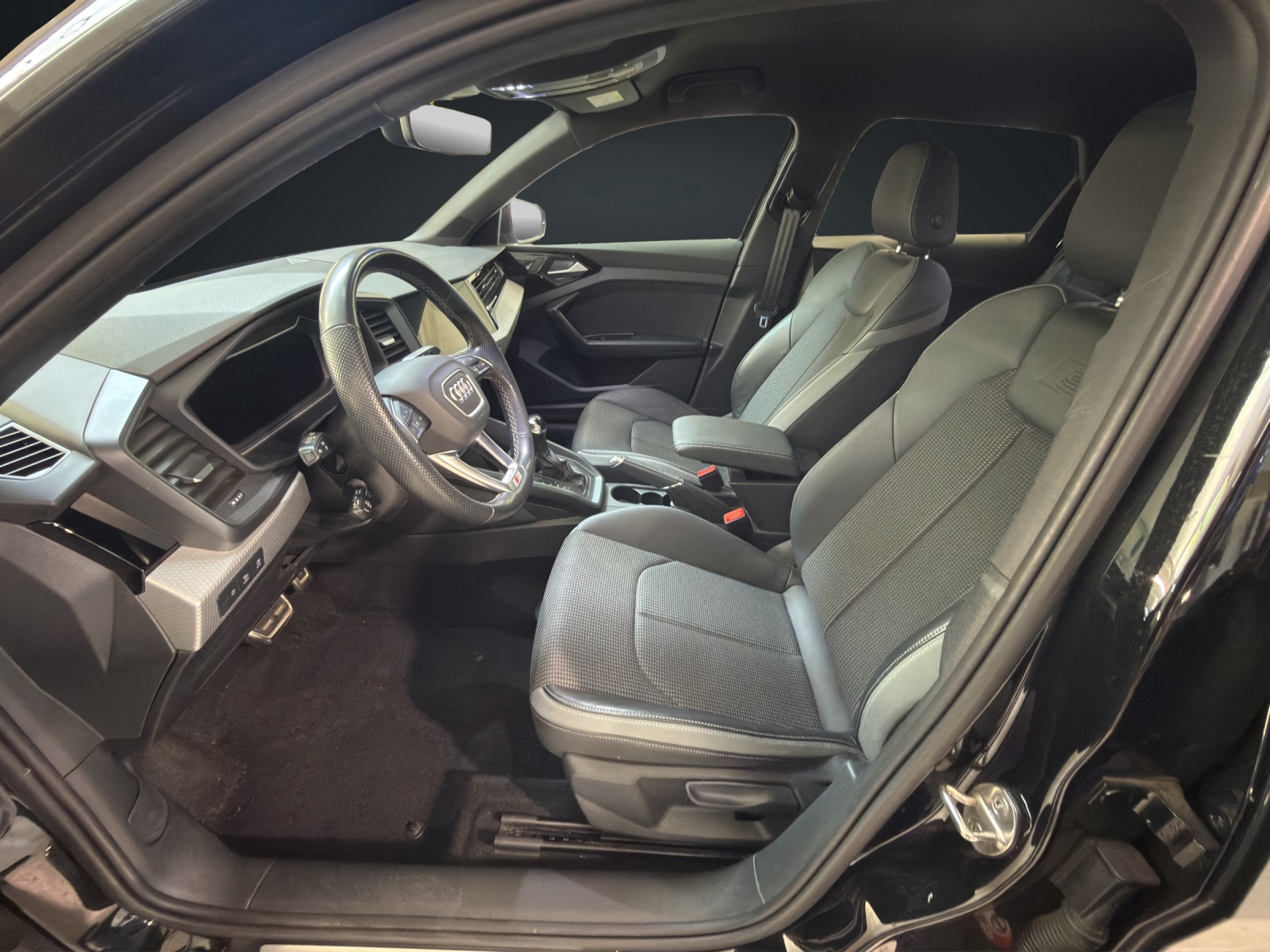 AUDI A1 Sportback 30 TFSI Attraction S-tronic-image-11