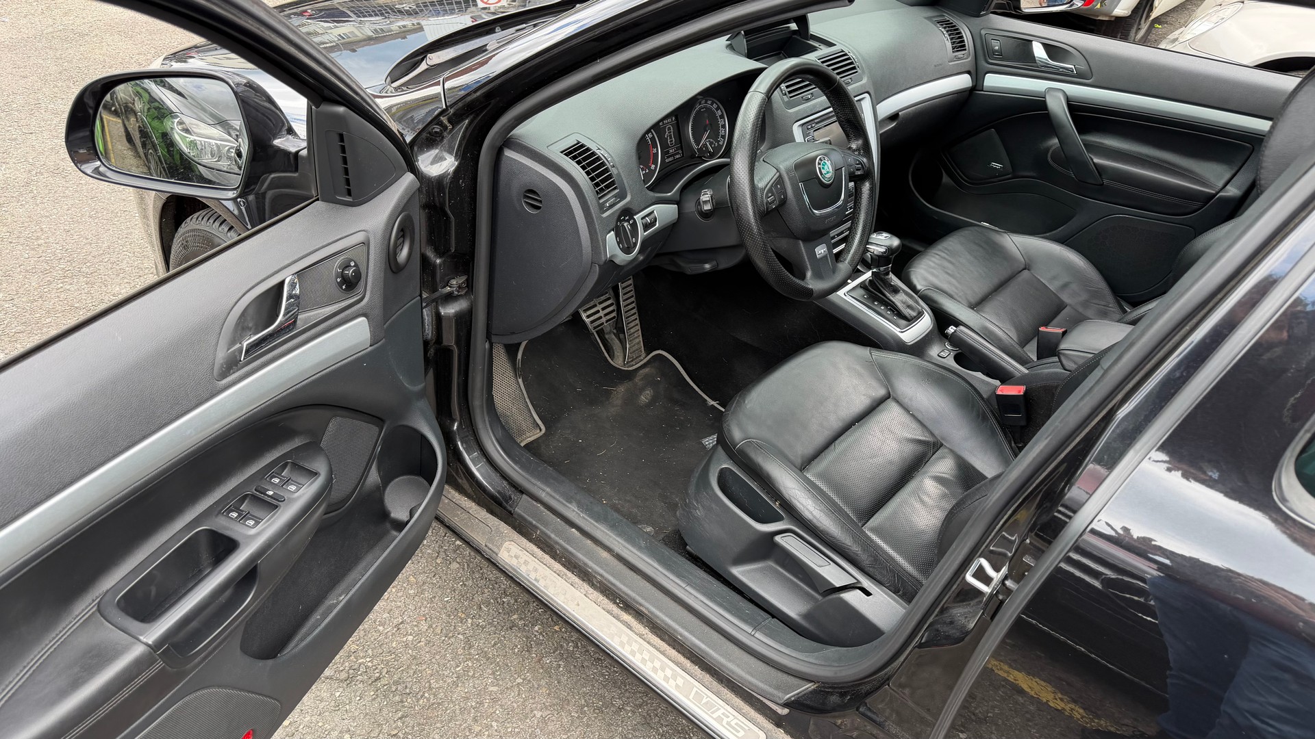 SKODA Octavia Combi 2.0 TSI RS DSG-image-6