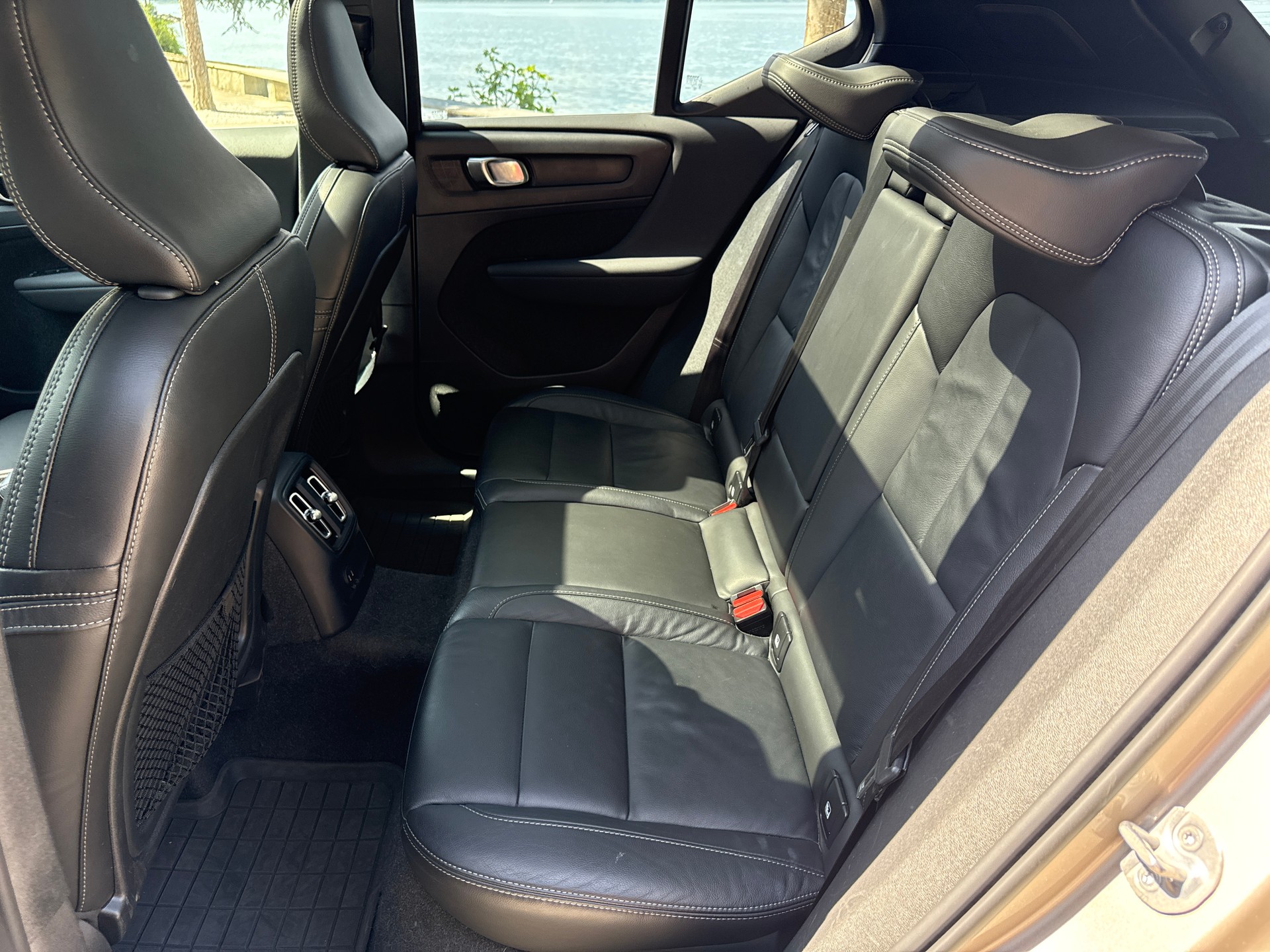 VOLVO XC40 T4 PHEV Ultimate Bright DCT-image-11