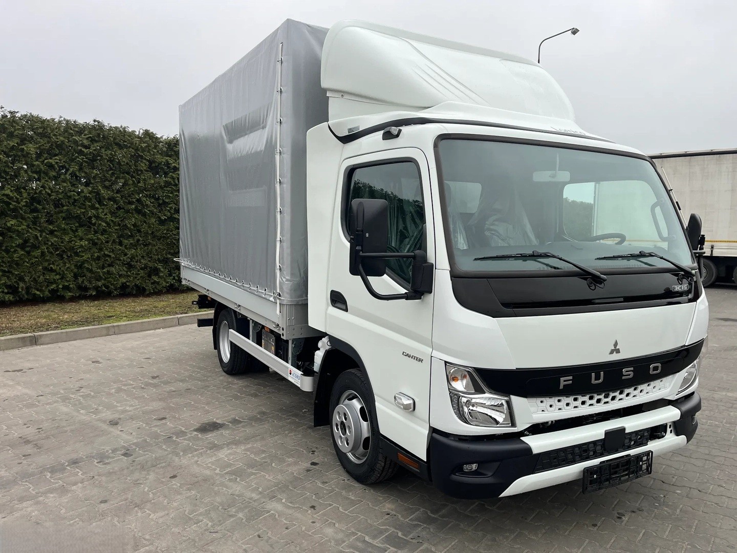 MITSUBISHI Fuso Canter 3c15 Plane-image-4