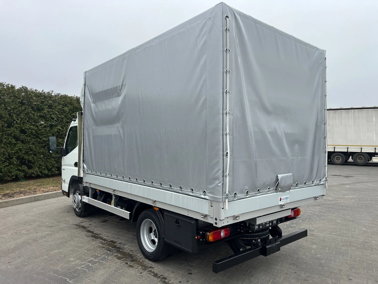 MITSUBISHI Fuso Canter 3c15 Plane-showroom-element-2