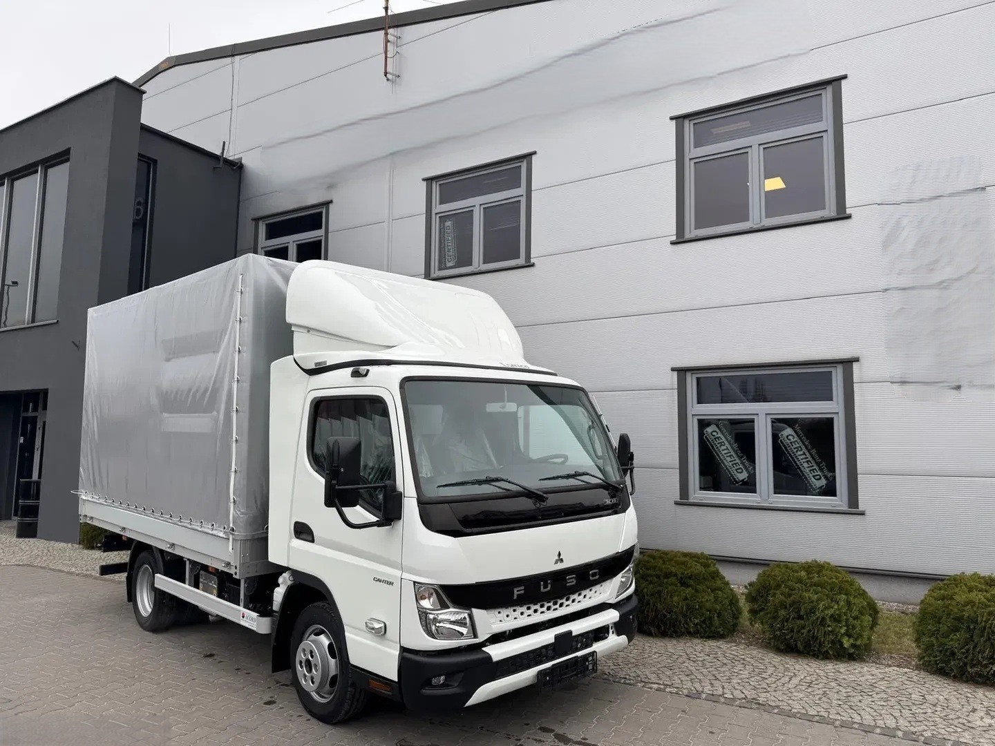 MITSUBISHI Fuso Canter 3c15 Plane-image-5