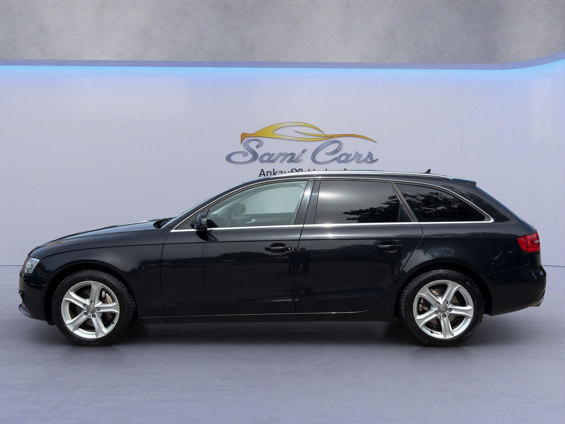 AUDI A4 Avant 2.0 TFSI quattro s-tronic-showroom-element-1