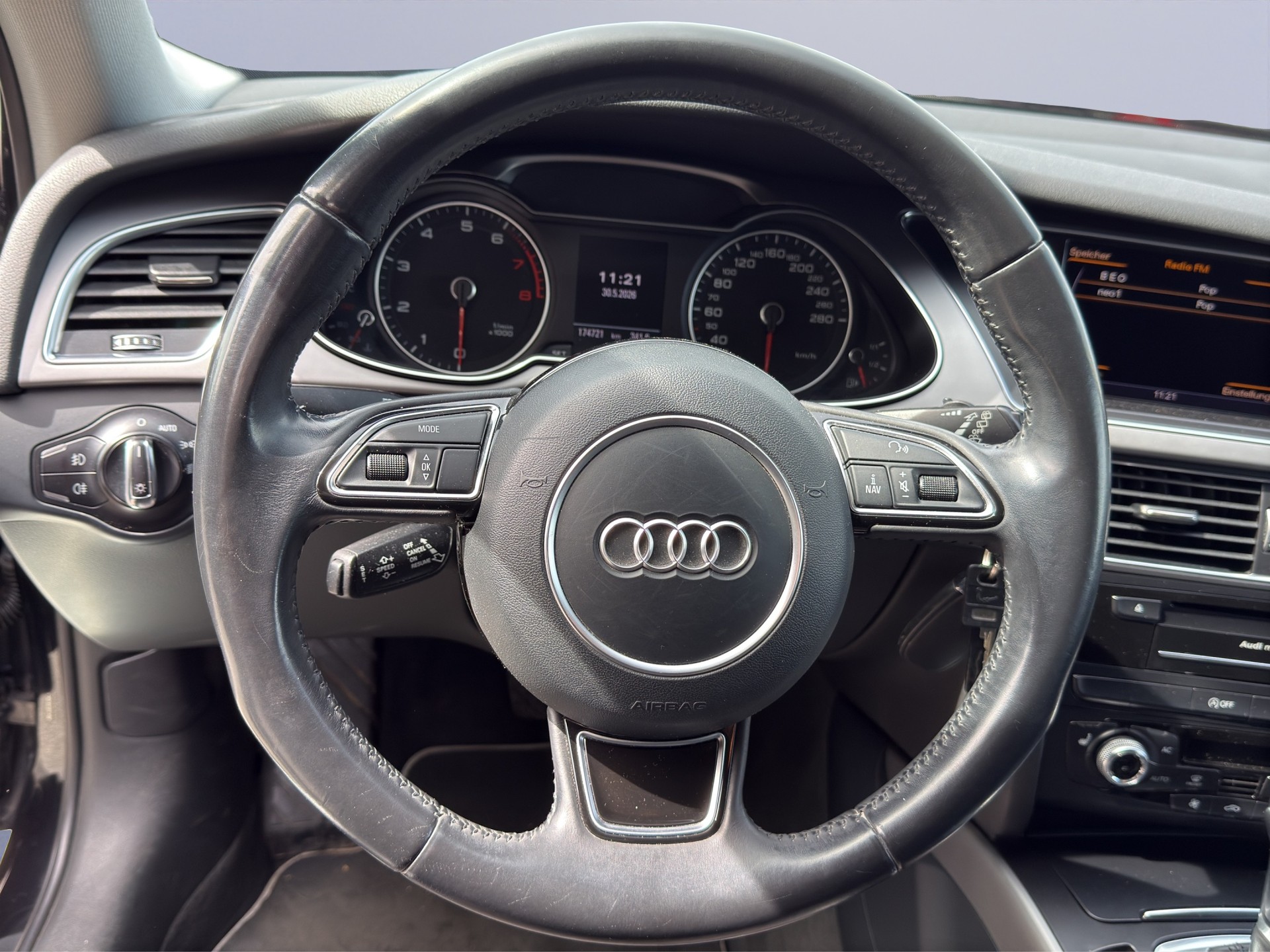 AUDI A4 Avant 2.0 TFSI quattro s-tronic-image-13