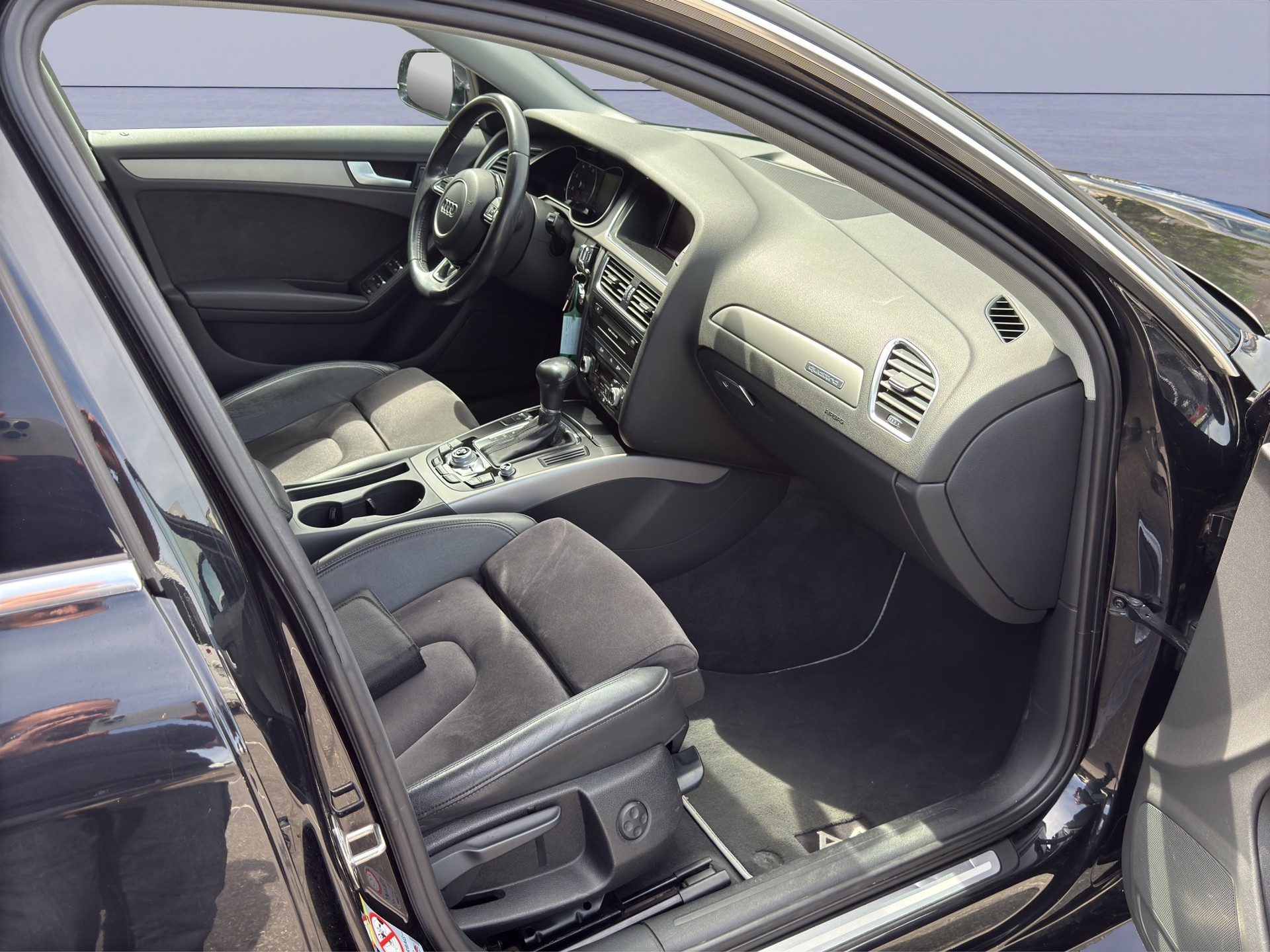 AUDI A4 Avant 2.0 TFSI quattro s-tronic-image-9