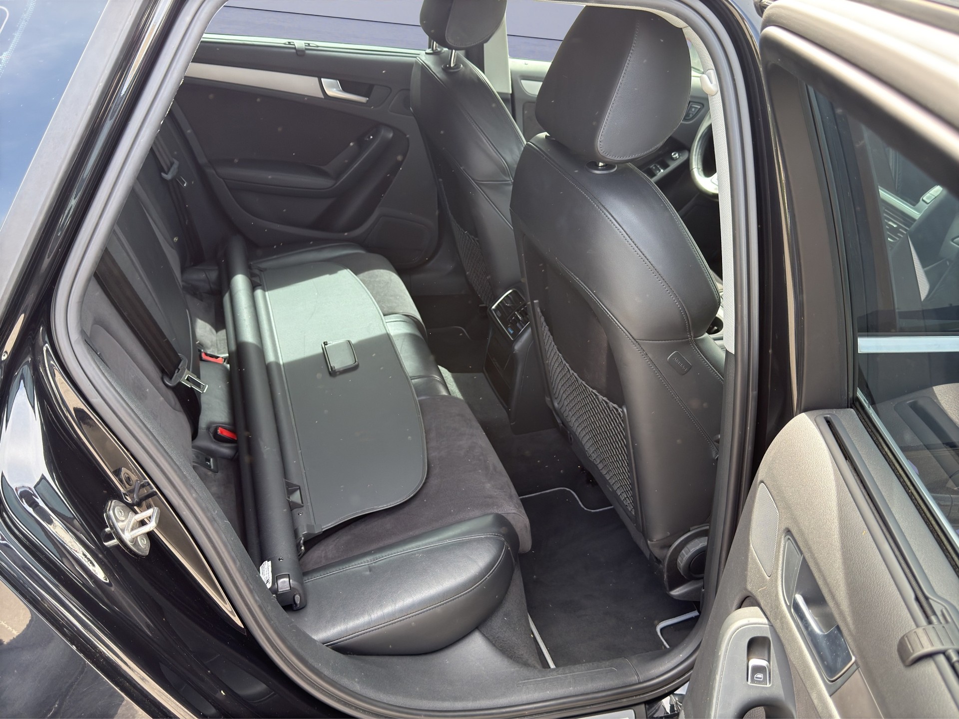 AUDI A4 Avant 2.0 TFSI quattro s-tronic-image-12