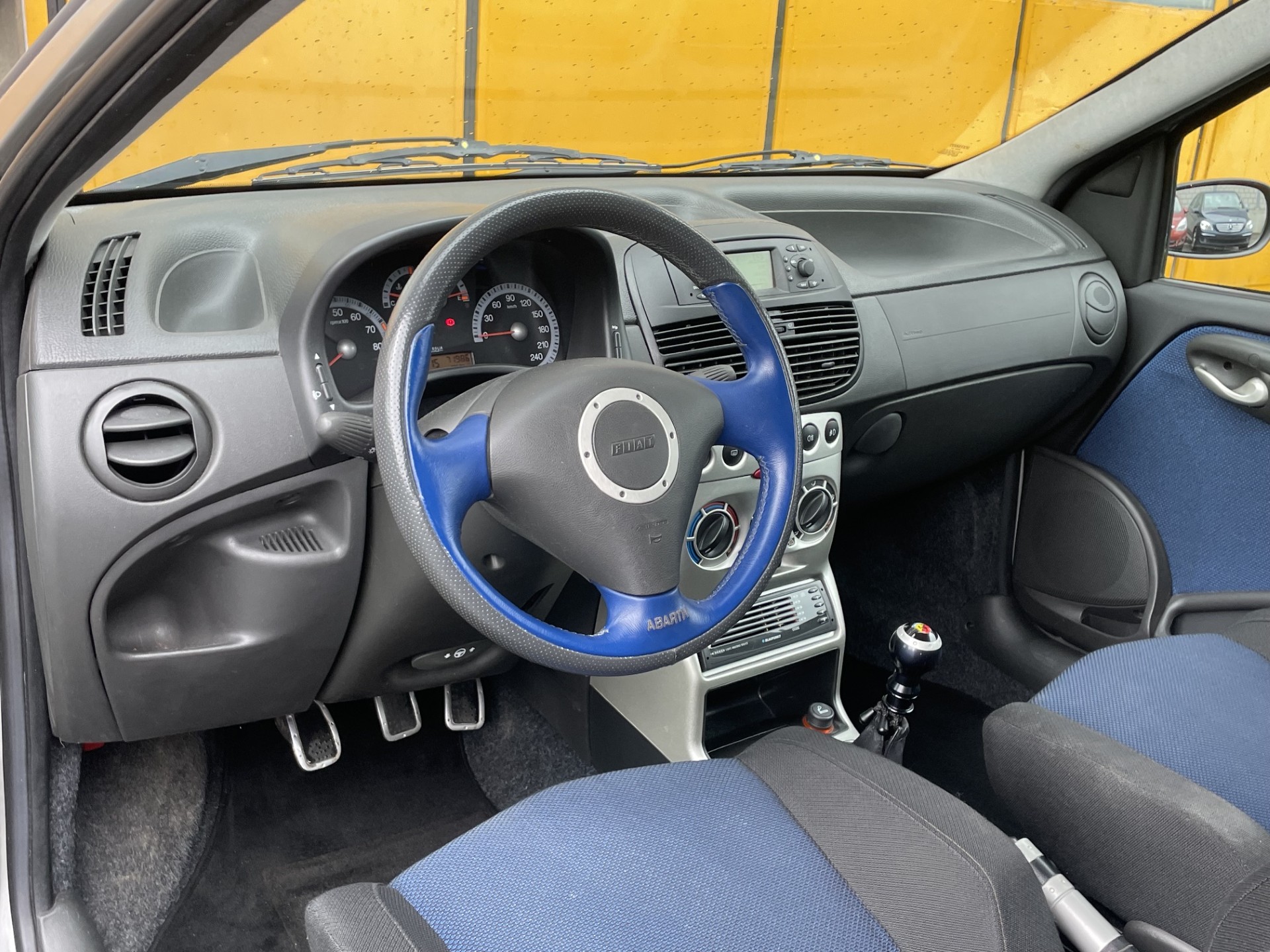 FIAT Punto 1.8 16V Abarth HGT-image-5