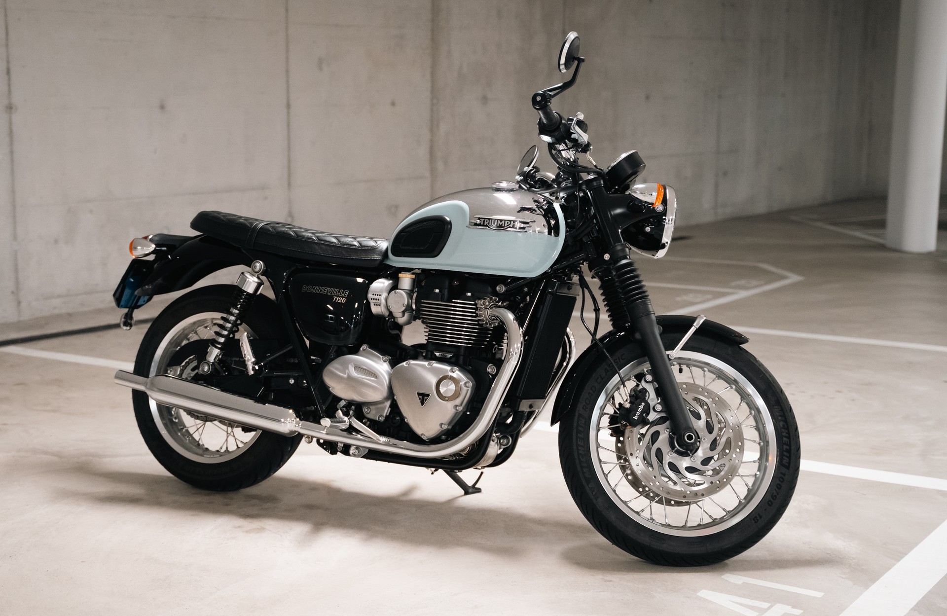 TRIUMPH Bonneville T120 Special Edition-image-0