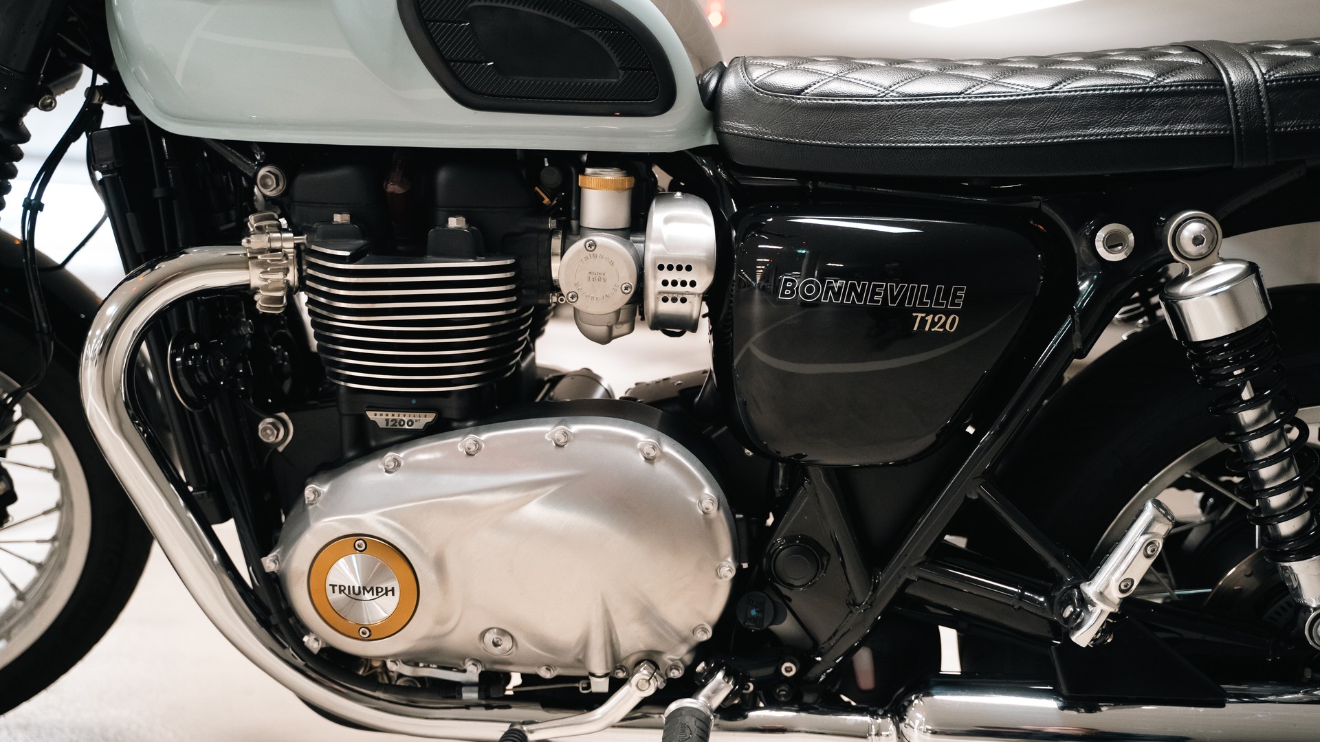 TRIUMPH Bonneville T120 Special Edition-image-4