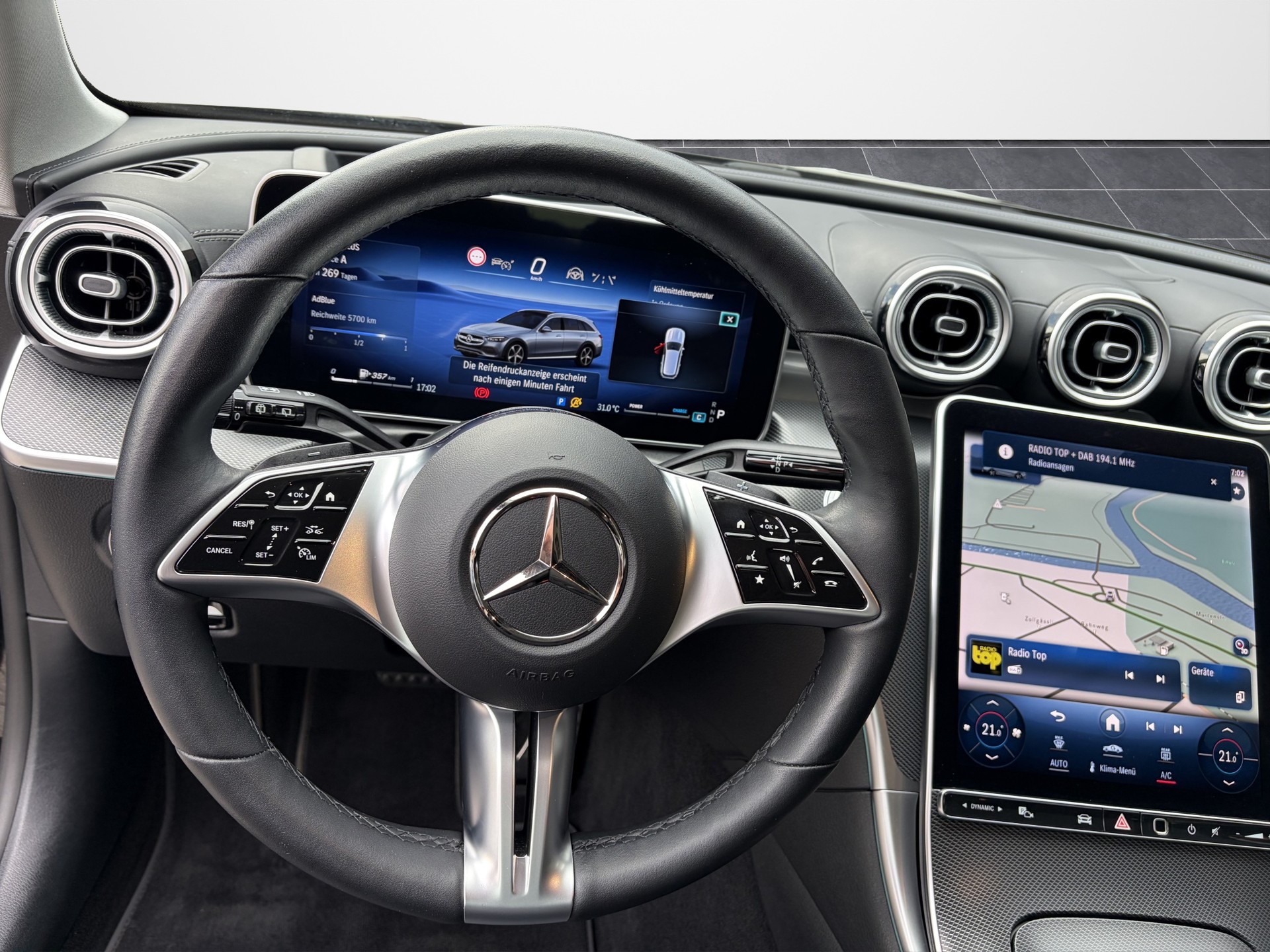 MERCEDES-BENZ C 220 d 4Matic T All-Terrain Avantgarde-image-10
