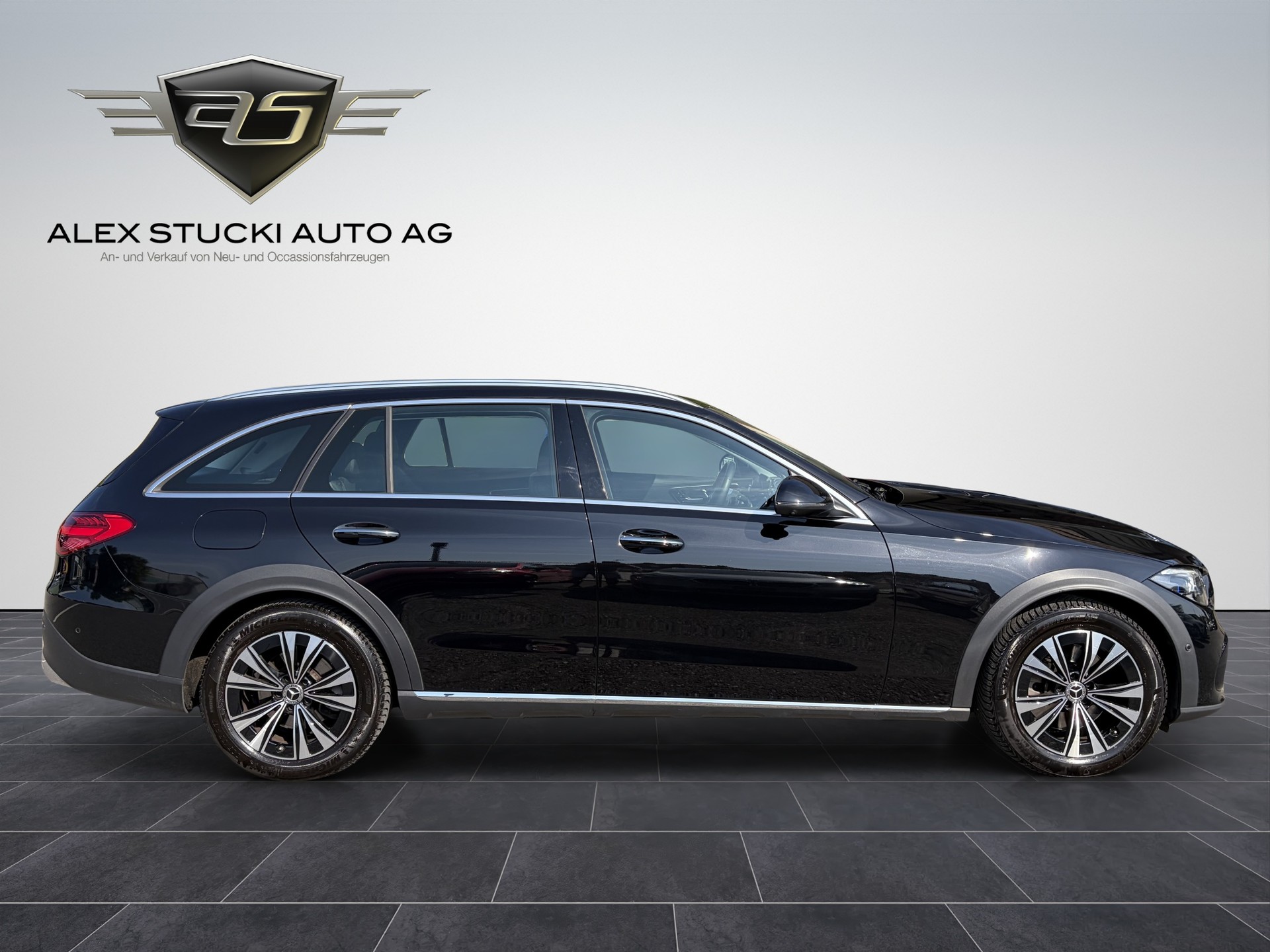 MERCEDES-BENZ C 220 d 4Matic T All-Terrain Avantgarde-image-4