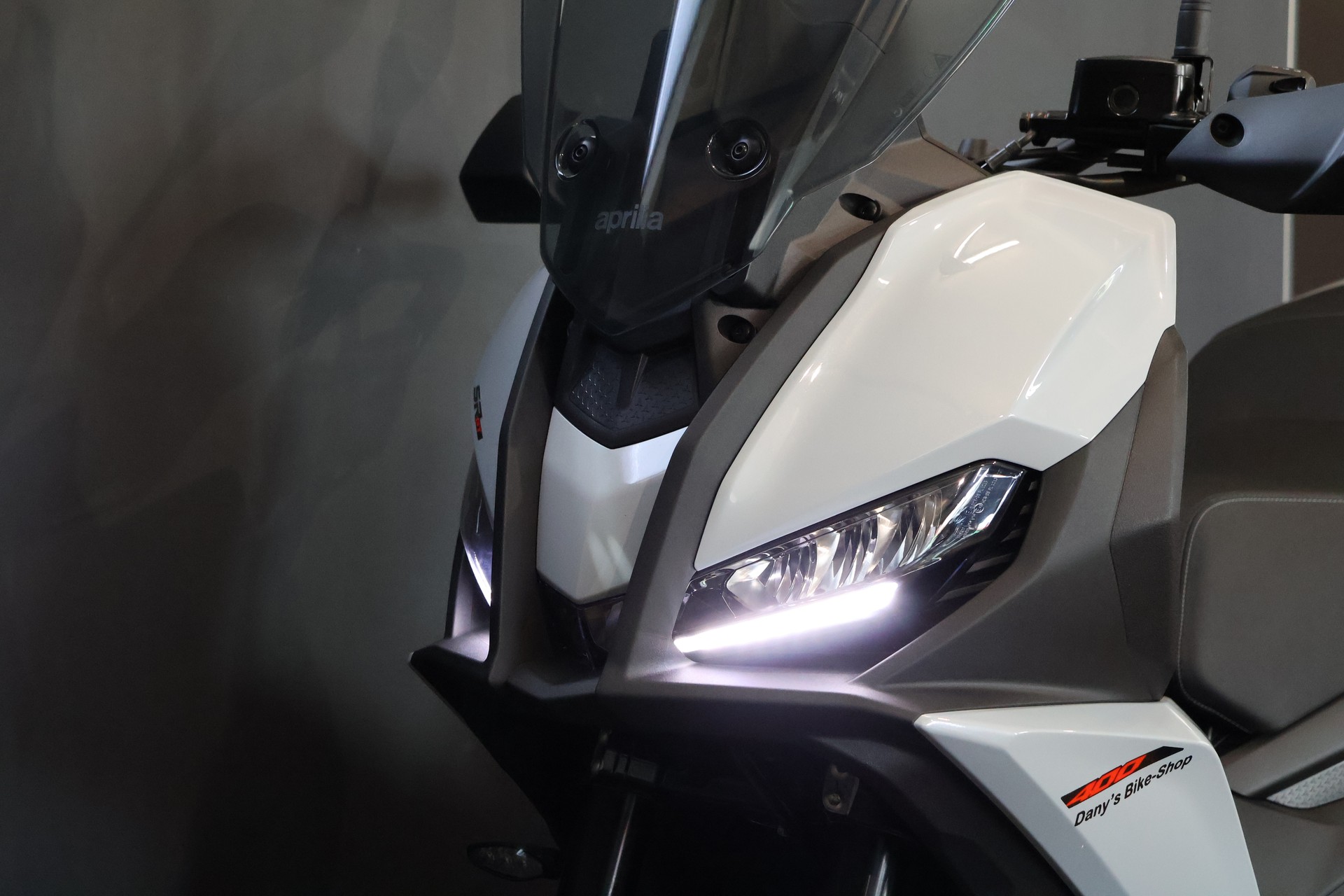APRILIA SR GT 400-image-14