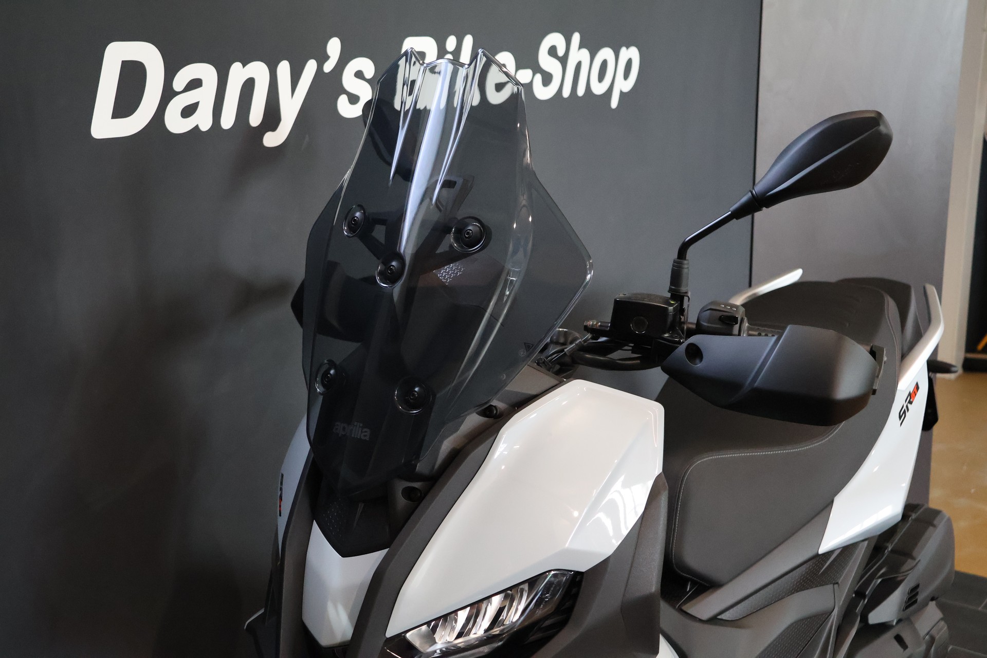 APRILIA SR GT 400-image-13