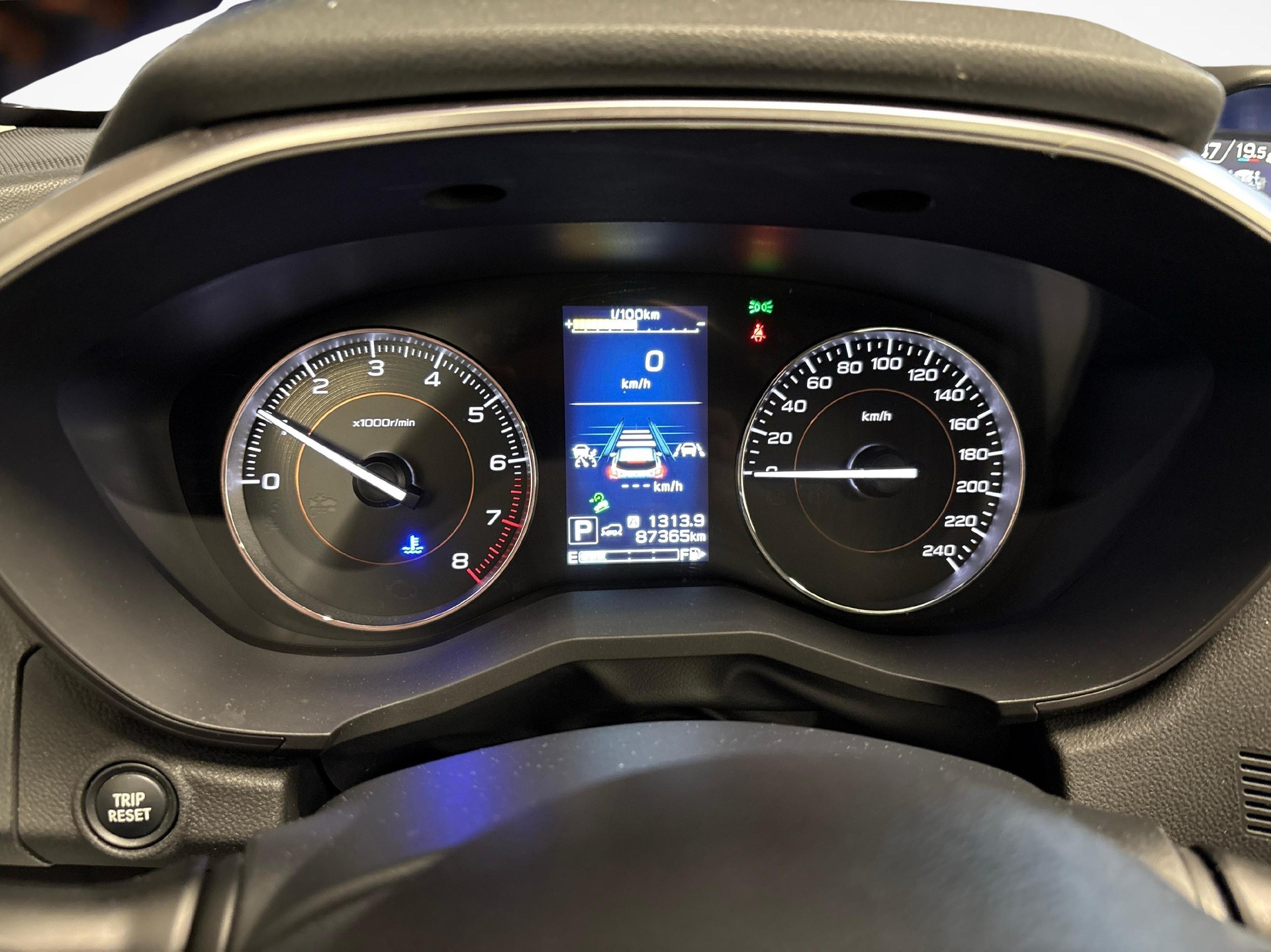 SUBARU XV 2.0i Luxury-image-16