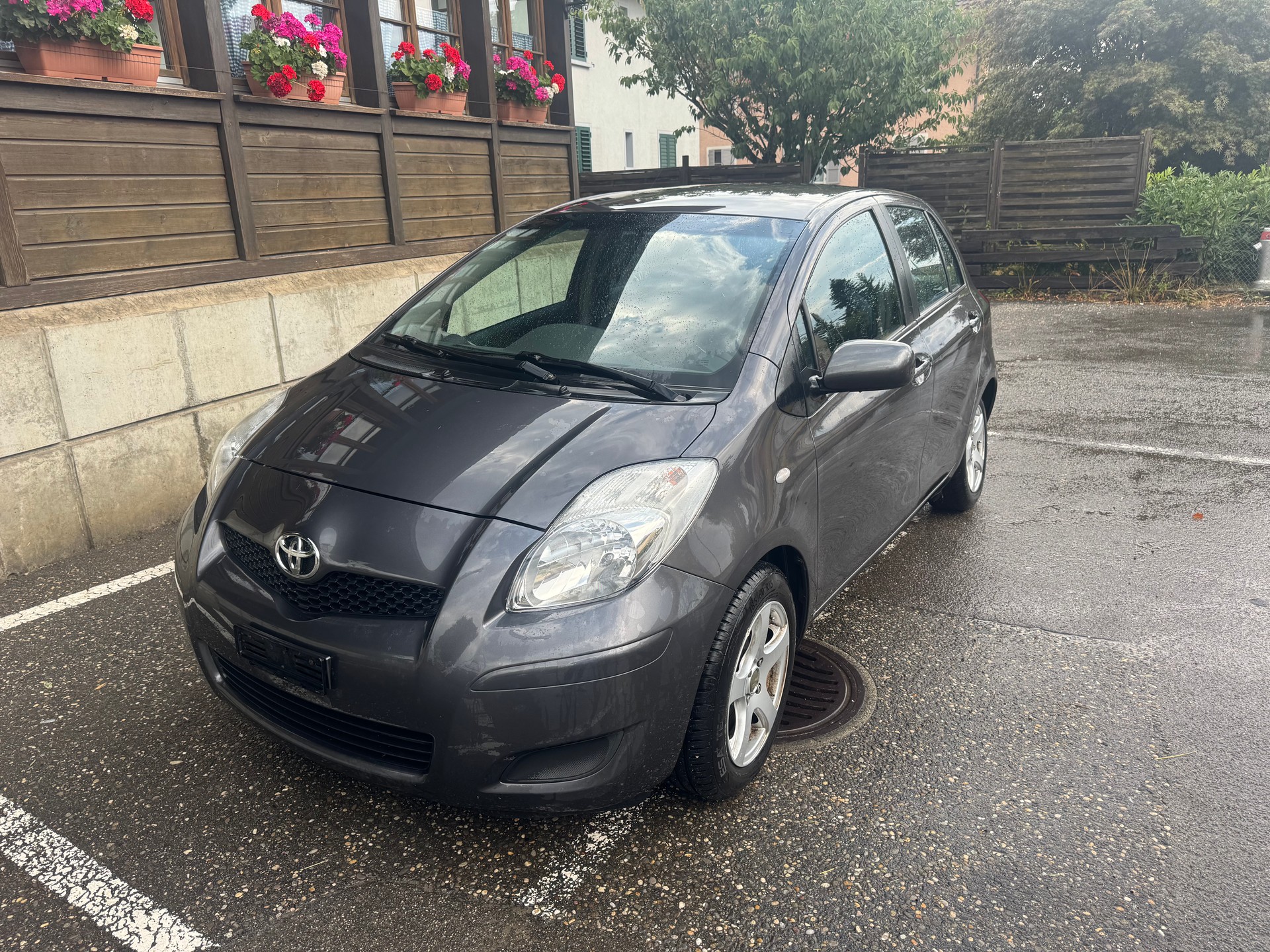 TOYOTA Yaris 1.33 Linea Luna-showroom-element-1