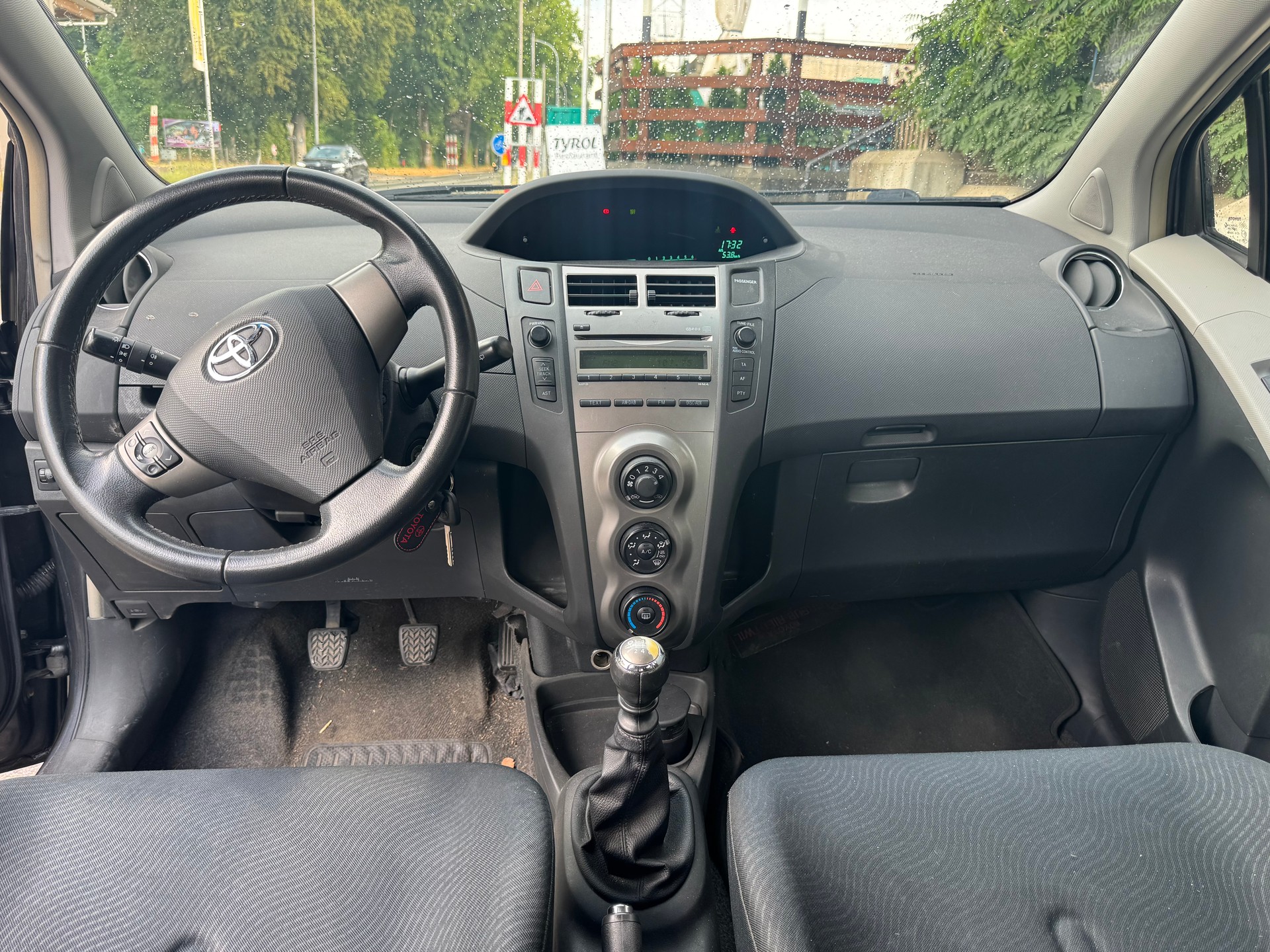 TOYOTA Yaris 1.33 Linea Luna-image-5