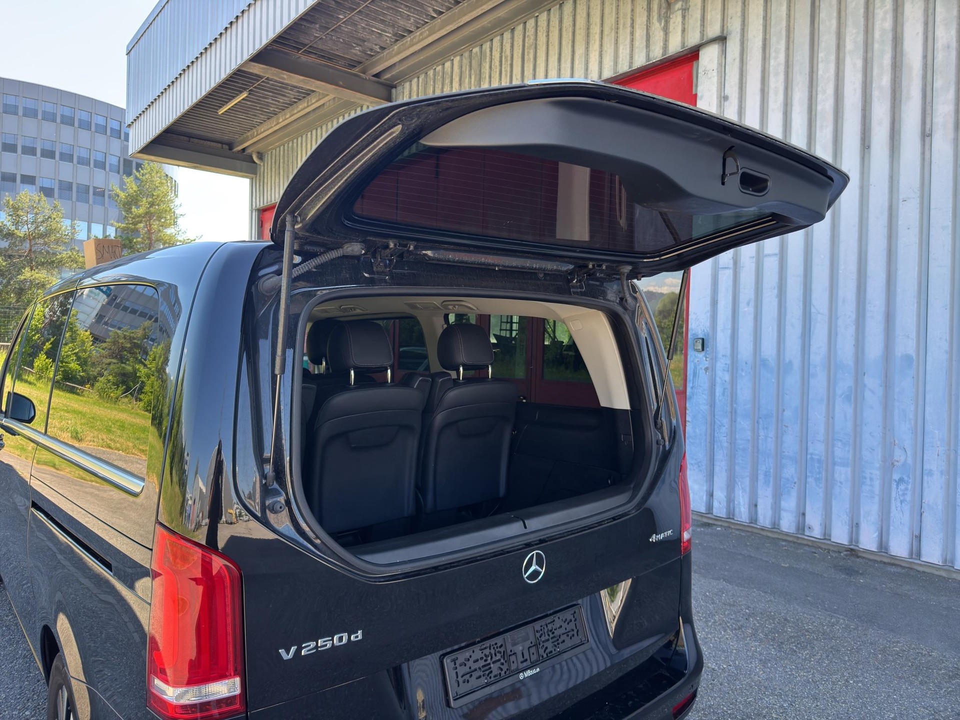 MERCEDES-BENZ V 250 d Avantgarde lang 4matic Van-image-19