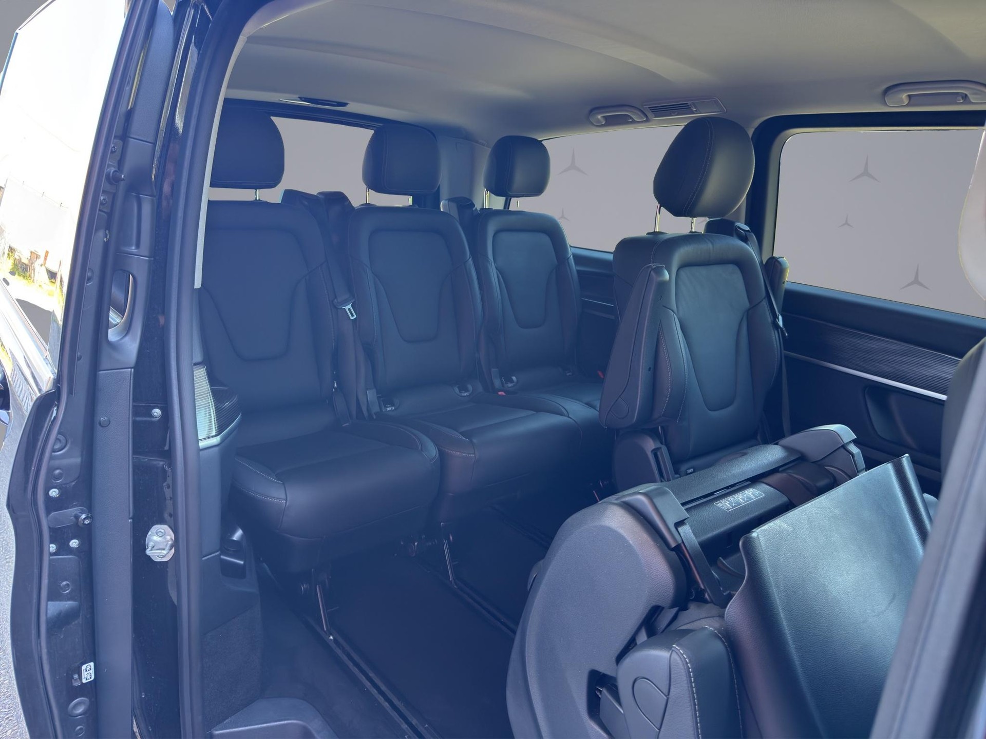 MERCEDES-BENZ V 250 d Avantgarde lang 4matic Van-image-17