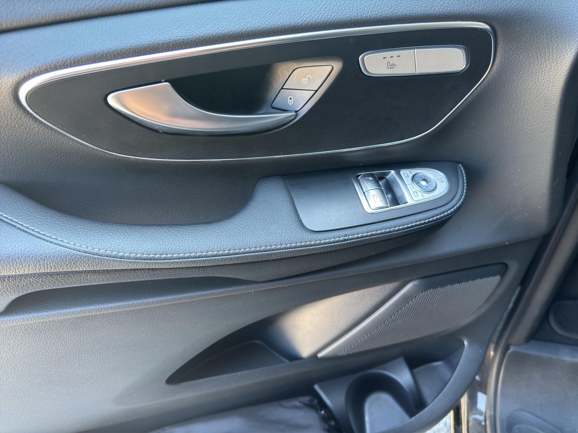 MERCEDES-BENZ V 250 d Avantgarde lang 4matic Van-image-10