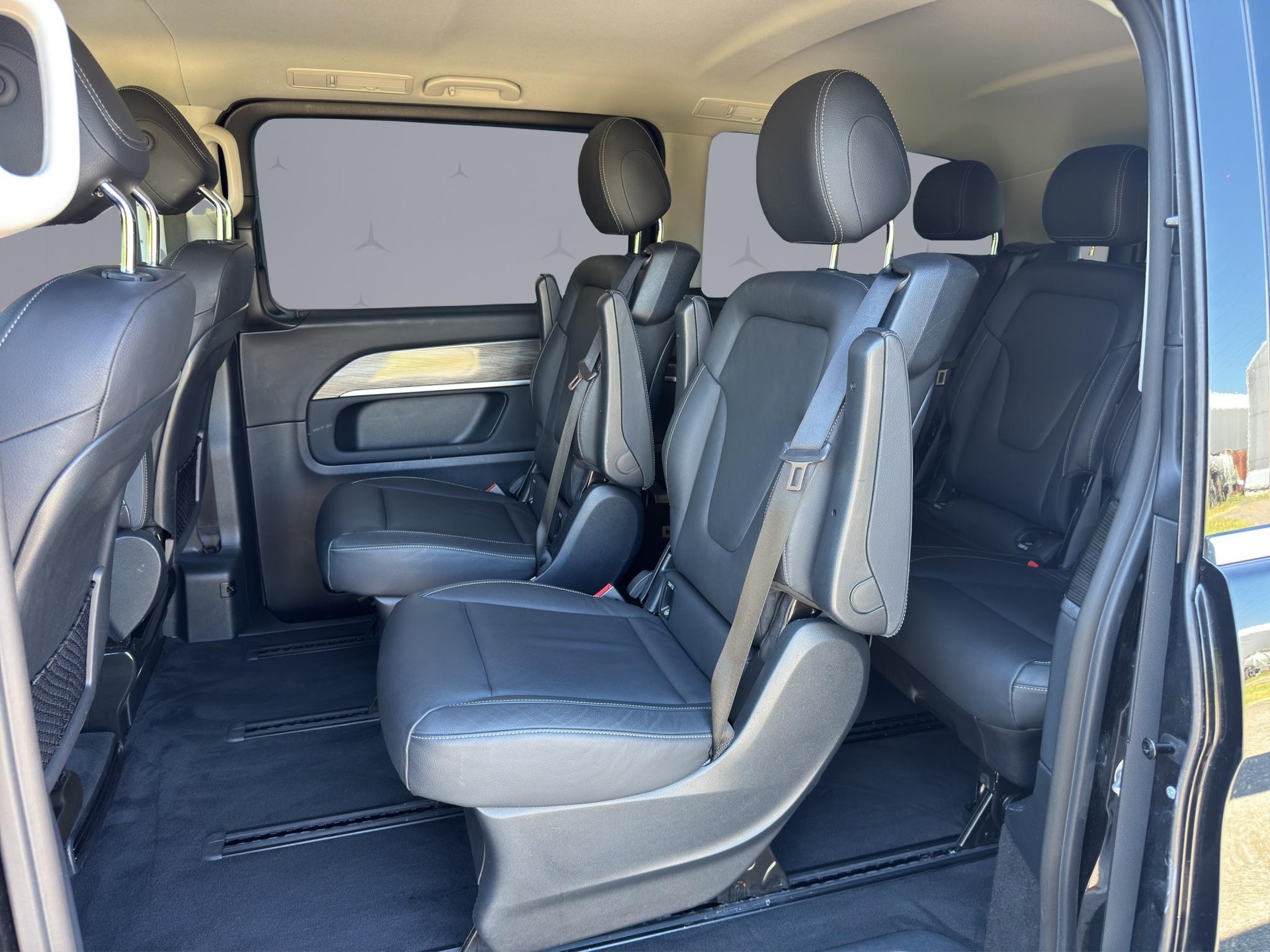 MERCEDES-BENZ V 250 d Avantgarde lang 4matic Van-image-12